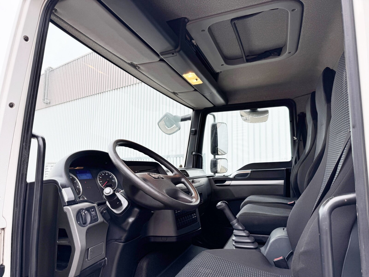 MAN TGL 8.150 4x2 BL TGL 8.150 4x2 BL, Möbelkoffer mit Rolltor - بصندوق مغلق شاحنة: صور 4 MAN TGL 8.150 4x2 BL TGL 8.150 4x2 BL, Möbelkoffer mit Rolltor - بصندوق مغلق شاحنة: صور 4