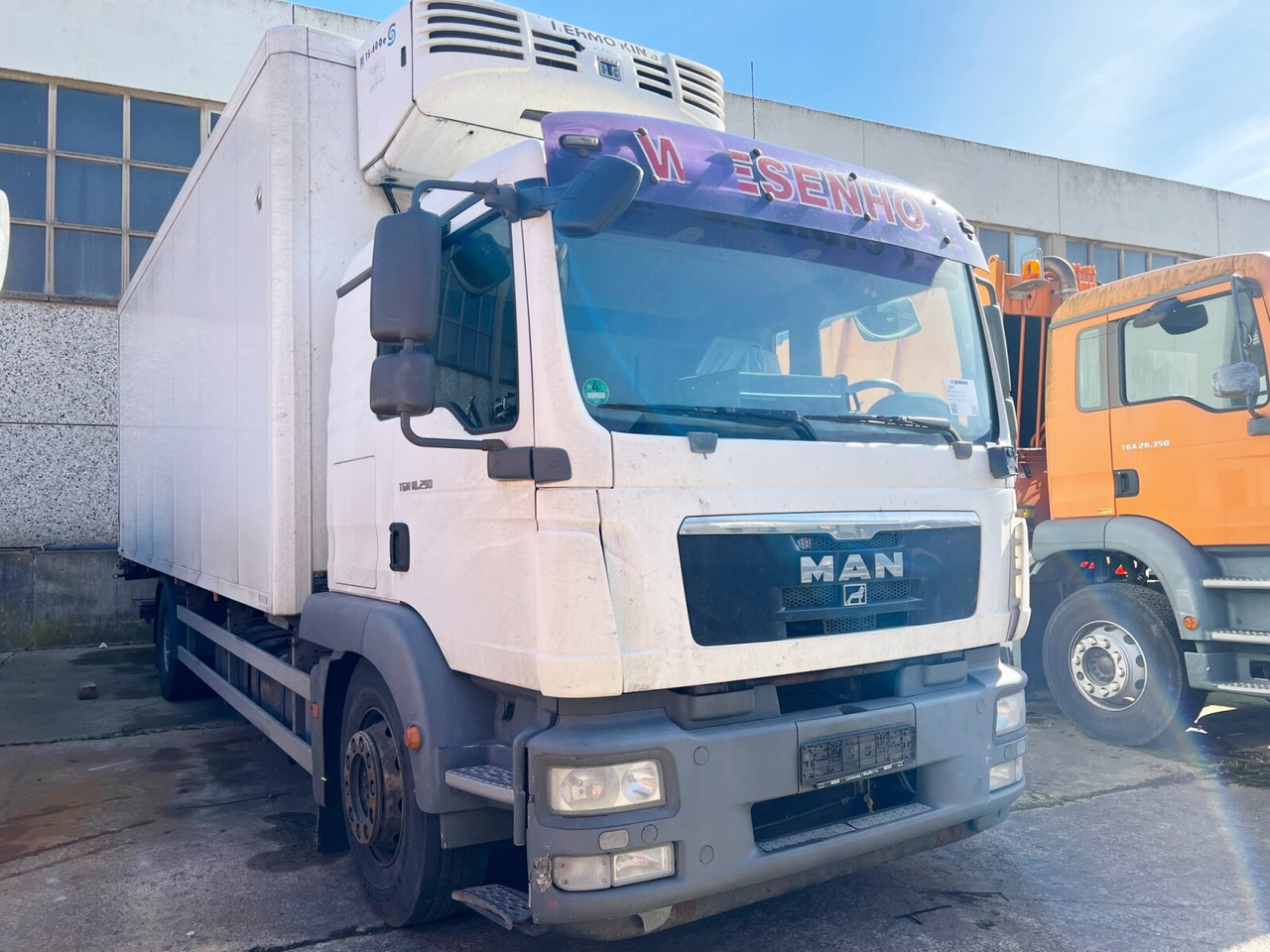 MAN TGM 18.290 4X2 LL TGM 18.290 4X2 LL, Tiefkühlkoffer, Thermoking, unterfaltbare MBB LBW - مبردة شاحنة: صور 1 MAN TGM 18.290 4X2 LL TGM 18.290 4X2 LL, Tiefkühlkoffer, Thermoking, unterfaltbare MBB LBW - مبردة شاحنة: صور 1