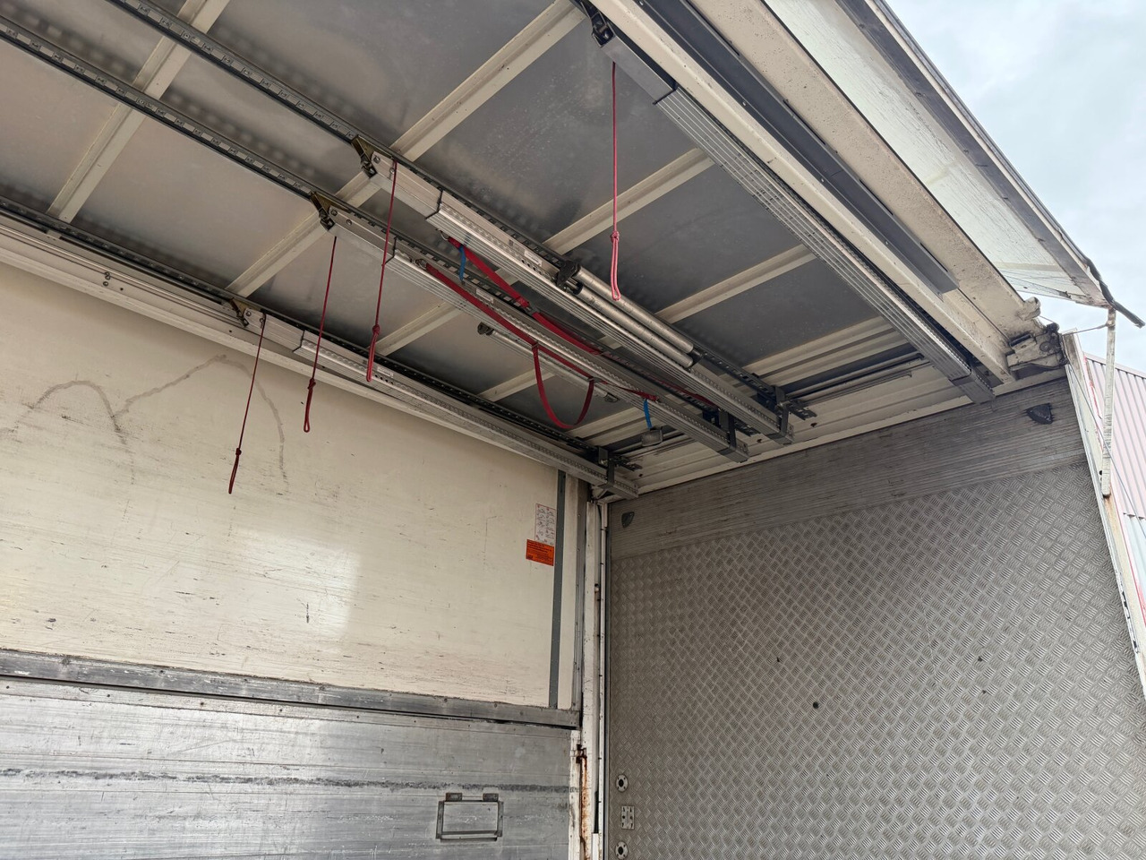 MAN TGM 22.290 6x2-4 LL TGM 22.290 6x2-4 LL, EEV, Lenkachse, 2x AHK, Getränkekoffer, LBW MBB - بصندوق مغلق شاحنة: صور 3 MAN TGM 22.290 6x2-4 LL TGM 22.290 6x2-4 LL, EEV, Lenkachse, 2x AHK, Getränkekoffer, LBW MBB - بصندوق مغلق شاحنة: صور 3