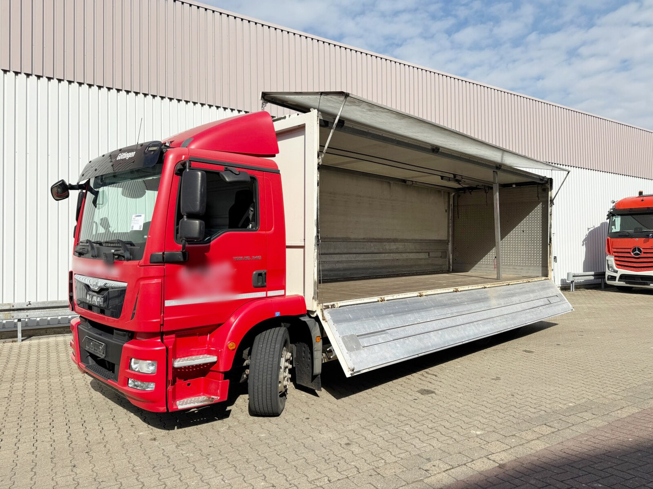 MAN TGM 26.340 6x2-4 LL TGM 26.340 6x2-4 LL, Getränkekoffer, Lenk-/Liftachse, LBW MBB, 2x AHK - بصندوق مغلق شاحنة: صور 1 MAN TGM 26.340 6x2-4 LL TGM 26.340 6x2-4 LL, Getränkekoffer, Lenk-/Liftachse, LBW MBB, 2x AHK - بصندوق مغلق شاحنة: صور 1