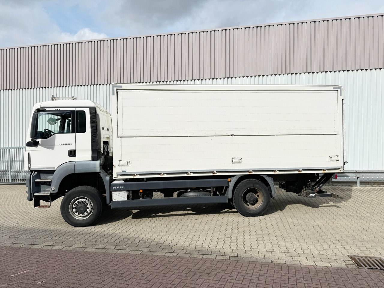 MAN TGS 18.320 4X4 BL TGS 18.320 4X4 BL, Getränkekoffer, LBW MBB, 2x AHK - شاحنات مسطحة: صور 3 MAN TGS 18.320 4X4 BL TGS 18.320 4X4 BL, Getränkekoffer, LBW MBB, 2x AHK - شاحنات مسطحة: صور 3