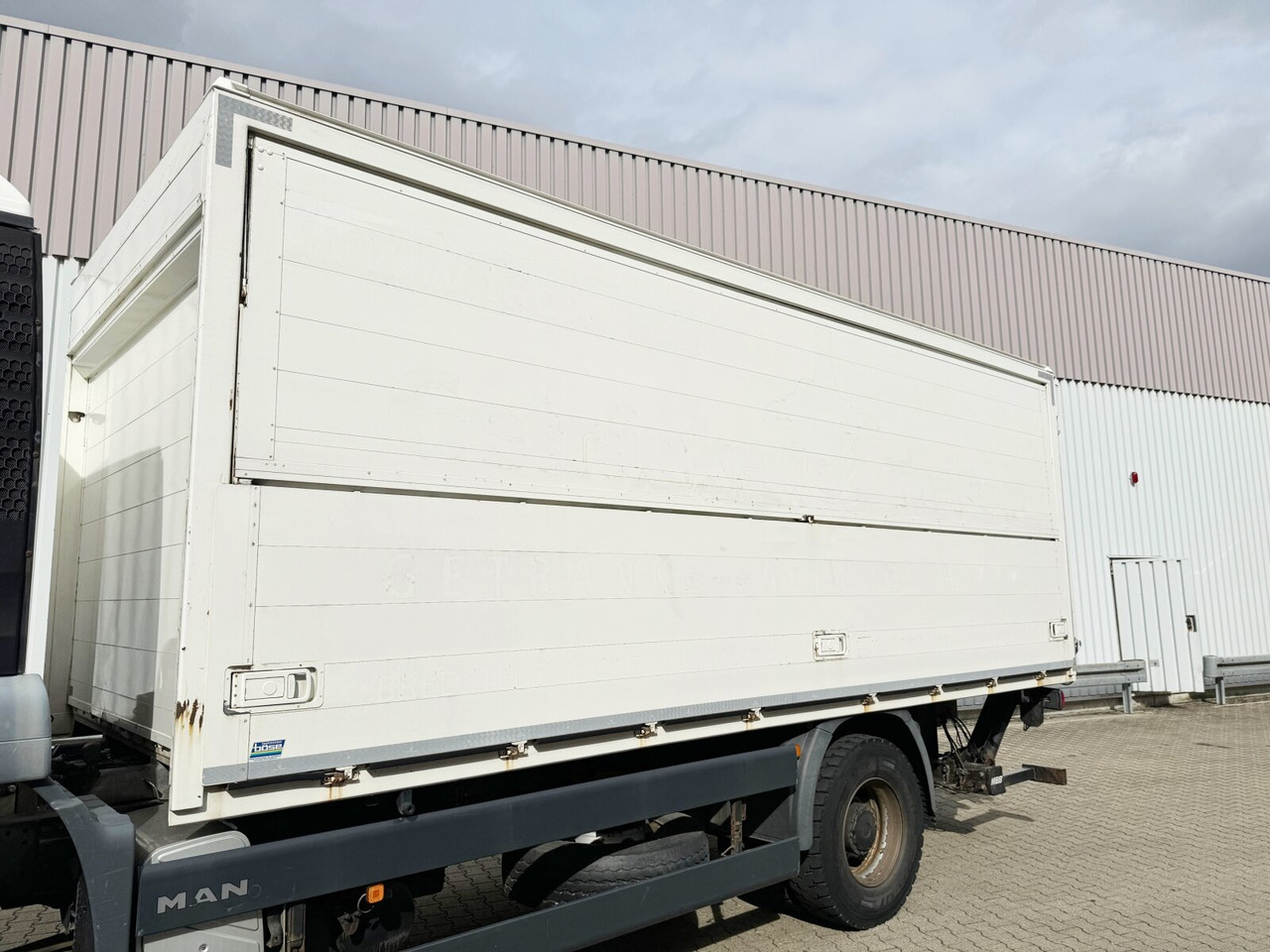 MAN TGS 18.320 4X4 BL TGS 18.320 4X4 BL, Getränkekoffer, LBW MBB, 2x AHK - شاحنات مسطحة: صور 4 MAN TGS 18.320 4X4 BL TGS 18.320 4X4 BL, Getränkekoffer, LBW MBB, 2x AHK - شاحنات مسطحة: صور 4