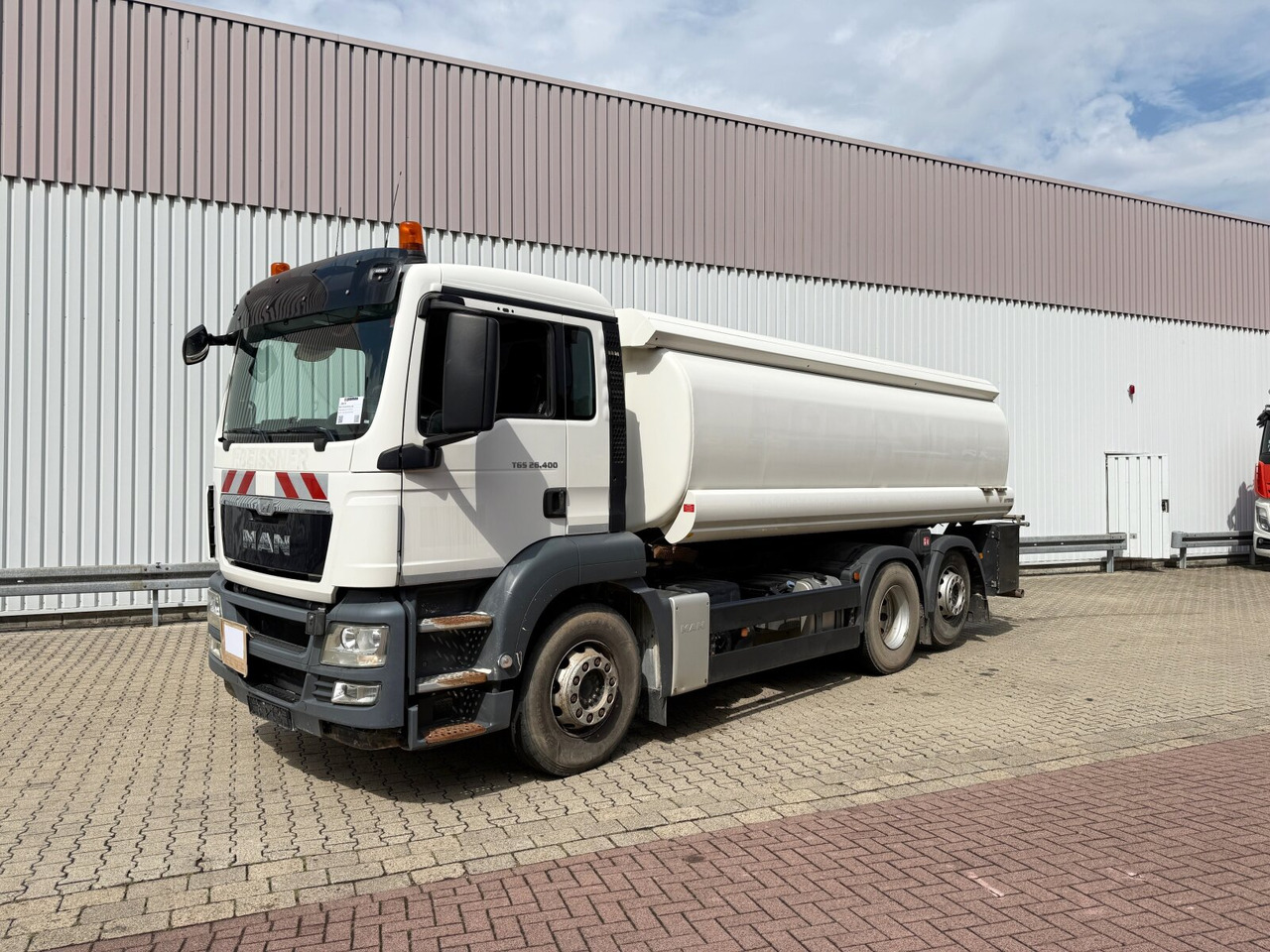 MAN TGS 26.400 6x2-4 BL TGS 26.400 6x2-4 BL, Liftachse, ADR, Esterer Tank ca. 20.030l, 3 Kammern, Funk - شاحنة صهريج: صور 1 MAN TGS 26.400 6x2-4 BL TGS 26.400 6x2-4 BL, Liftachse, ADR, Esterer Tank ca. 20.030l, 3 Kammern, Funk - شاحنة صهريج: صور 1