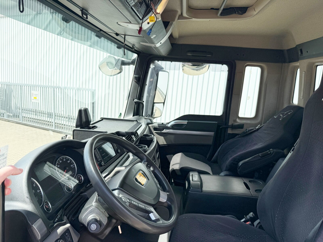 MAN TGS 26.460 6x2-4 BL TGS 26.460 6x2-4 BL, Lenk-/Liftachse, Motorabtrieb - شاحنة ذات الخطاف: صور 3 MAN TGS 26.460 6x2-4 BL TGS 26.460 6x2-4 BL, Lenk-/Liftachse, Motorabtrieb - شاحنة ذات الخطاف: صور 3