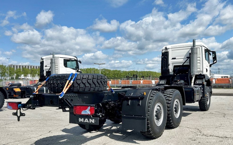 MAN TGS 33.440 6x6 BB CH TGS 33.440 6x6 BB CH, Euro2, Einzelbereifung, 4x vorhanden! - الشاسيه شاحنة: صور 4 MAN TGS 33.440 6x6 BB CH TGS 33.440 6x6 BB CH, Euro2, Einzelbereifung, 4x vorhanden! - الشاسيه شاحنة: صور 4
