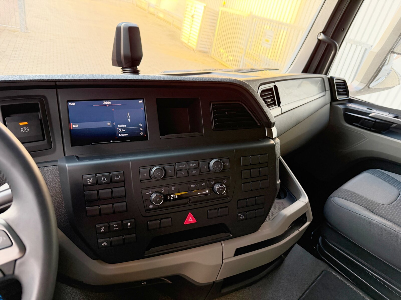 MAN TGS 33.520 6x4 BL SA TGS 33.520 6x4 BL SA, Retarder, LED, Nebenantrieb - شاحنة جرار: صور 5 MAN TGS 33.520 6x4 BL SA TGS 33.520 6x4 BL SA, Retarder, LED, Nebenantrieb - شاحنة جرار: صور 5