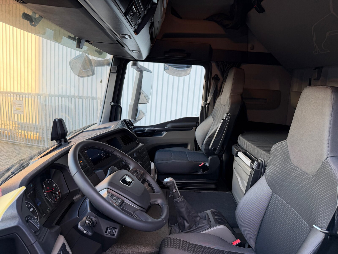 MAN TGS 33.520 6x4 BL SA TGS 33.520 6x4 BL SA, Retarder, LED, Nebenantrieb - شاحنة جرار: صور 3 MAN TGS 33.520 6x4 BL SA TGS 33.520 6x4 BL SA, Retarder, LED, Nebenantrieb - شاحنة جرار: صور 3