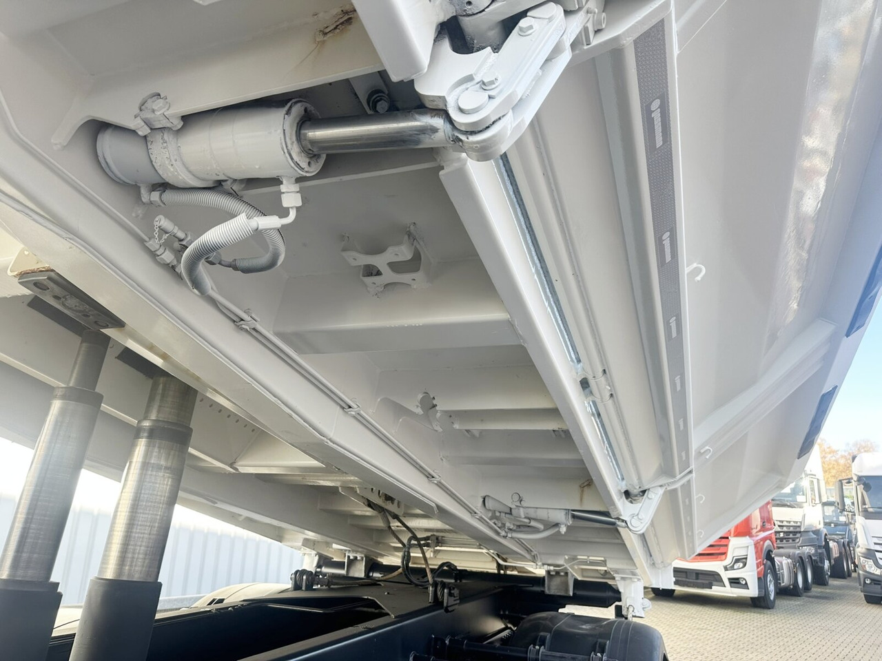 MAN TGS 35.460 8X4 BB TGS 35.460 8X4 BB, Meiller Bordmatik 13m³ - قلابات: صور 3 MAN TGS 35.460 8X4 BB TGS 35.460 8X4 BB, Meiller Bordmatik 13m³ - قلابات: صور 3