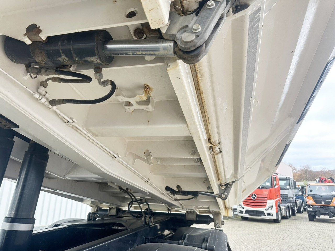 MAN TGS 35.460 8X4 BB TGS 35.460 8X4 BB, Meiller Bordmatik, Rollplane, 13m³ - قلابات: صور 2 MAN TGS 35.460 8X4 BB TGS 35.460 8X4 BB, Meiller Bordmatik, Rollplane, 13m³ - قلابات: صور 2