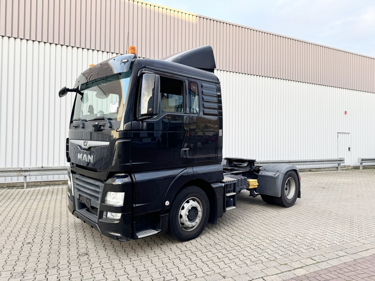 MAN TGX 18.420 4x2 BLS TGX 18.420 4X2 BLS, Retarder - شاحنة جرار: صور 1 MAN TGX 18.420 4x2 BLS TGX 18.420 4X2 BLS, Retarder - شاحنة جرار: صور 1