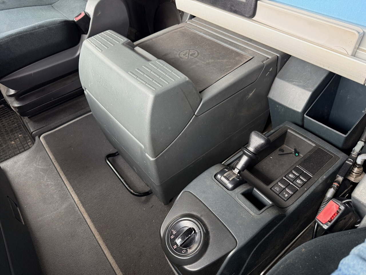 MAN TGX 26.480 6x4 BLS TGX 26.480 6x4 BLS, Retarder, XLX, Standklima, Hydraulik, zGG 90t - شاحنة جرار: صور 4 MAN TGX 26.480 6x4 BLS TGX 26.480 6x4 BLS, Retarder, XLX, Standklima, Hydraulik, zGG 90t - شاحنة جرار: صور 4