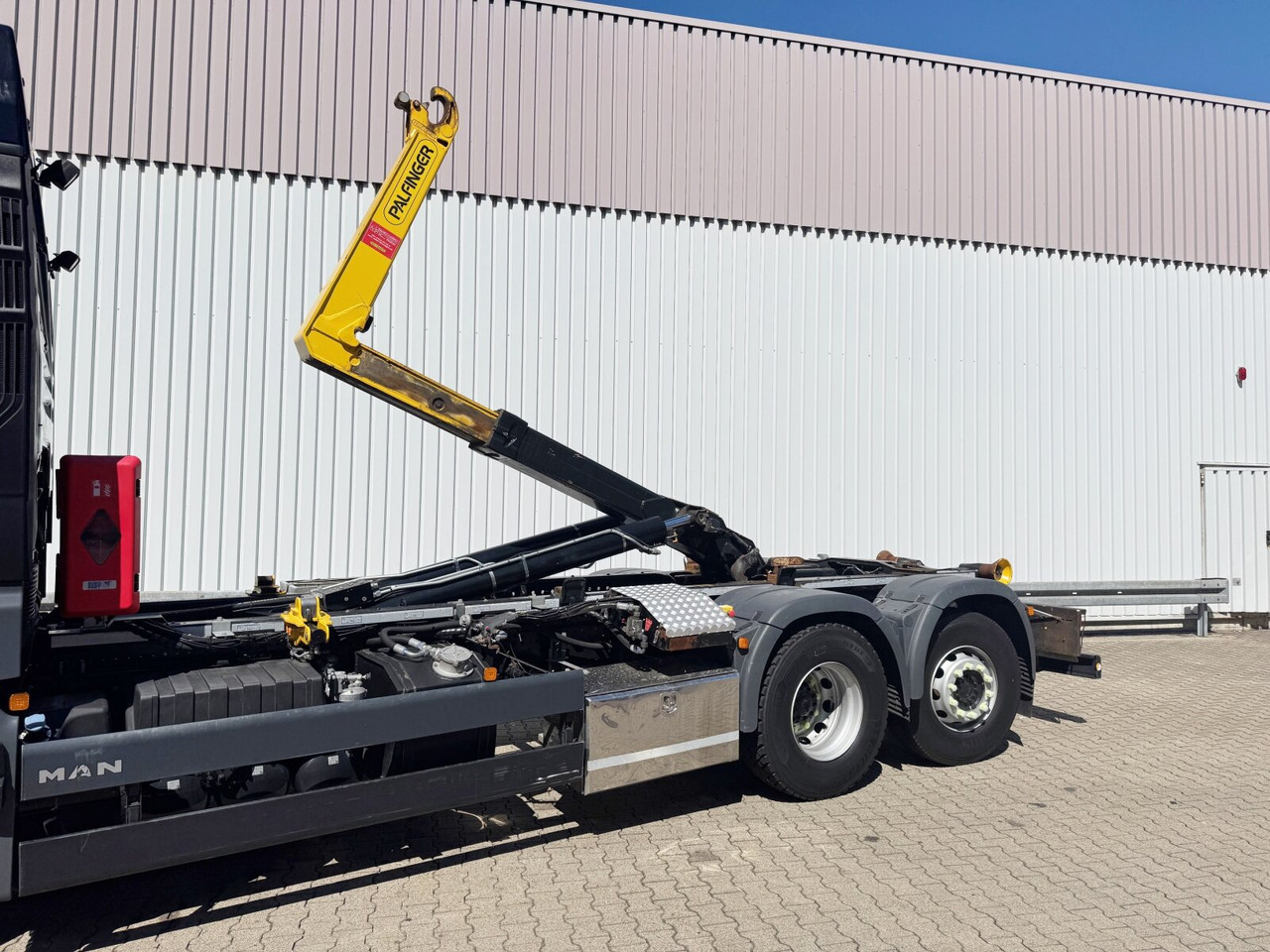 MAN TGX 26.510 6X2-4 BL TGX 26.510 6X2-4 BL, Lenk-/Liftachse, Funk - شاحنة ذات الخطاف: صور 2 MAN TGX 26.510 6X2-4 BL TGX 26.510 6X2-4 BL, Lenk-/Liftachse, Funk - شاحنة ذات الخطاف: صور 2