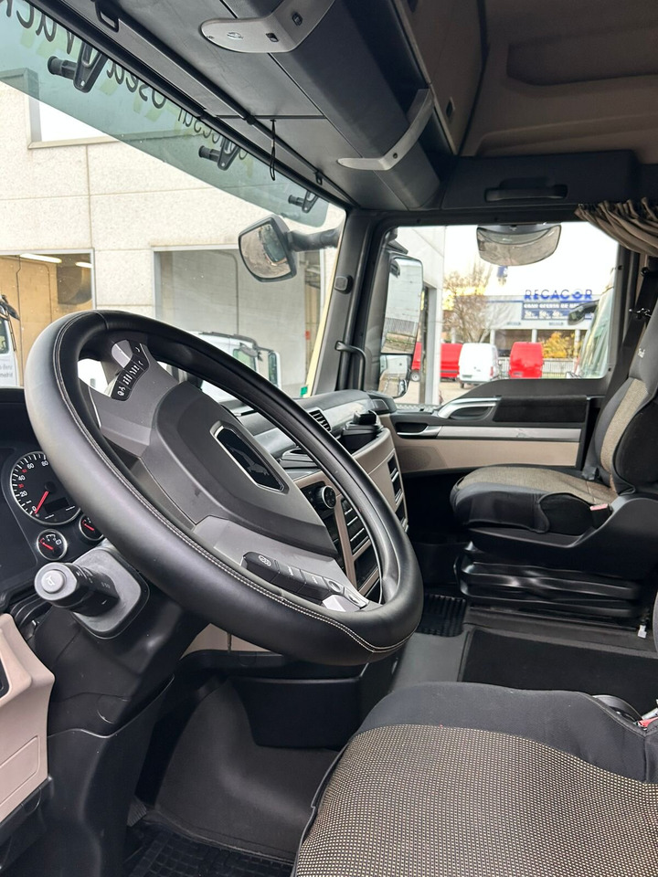 MAN TGX 33.580 6x4 BB TGX 33.580 6x4 BB, Retarder, zZGG 150.000kg - شاحنة جرار: صور 5 MAN TGX 33.580 6x4 BB TGX 33.580 6x4 BB, Retarder, zZGG 150.000kg - شاحنة جرار: صور 5