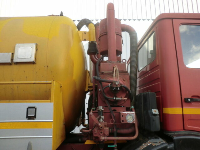 MORO SPA Saugaufbau ca. 14m³ MORO SPA Saugaufbau ca. 14m³, Kippbar - فراغ شاحنة: صور 5 MORO SPA Saugaufbau ca. 14m³ MORO SPA Saugaufbau ca. 14m³, Kippbar - فراغ شاحنة: صور 5