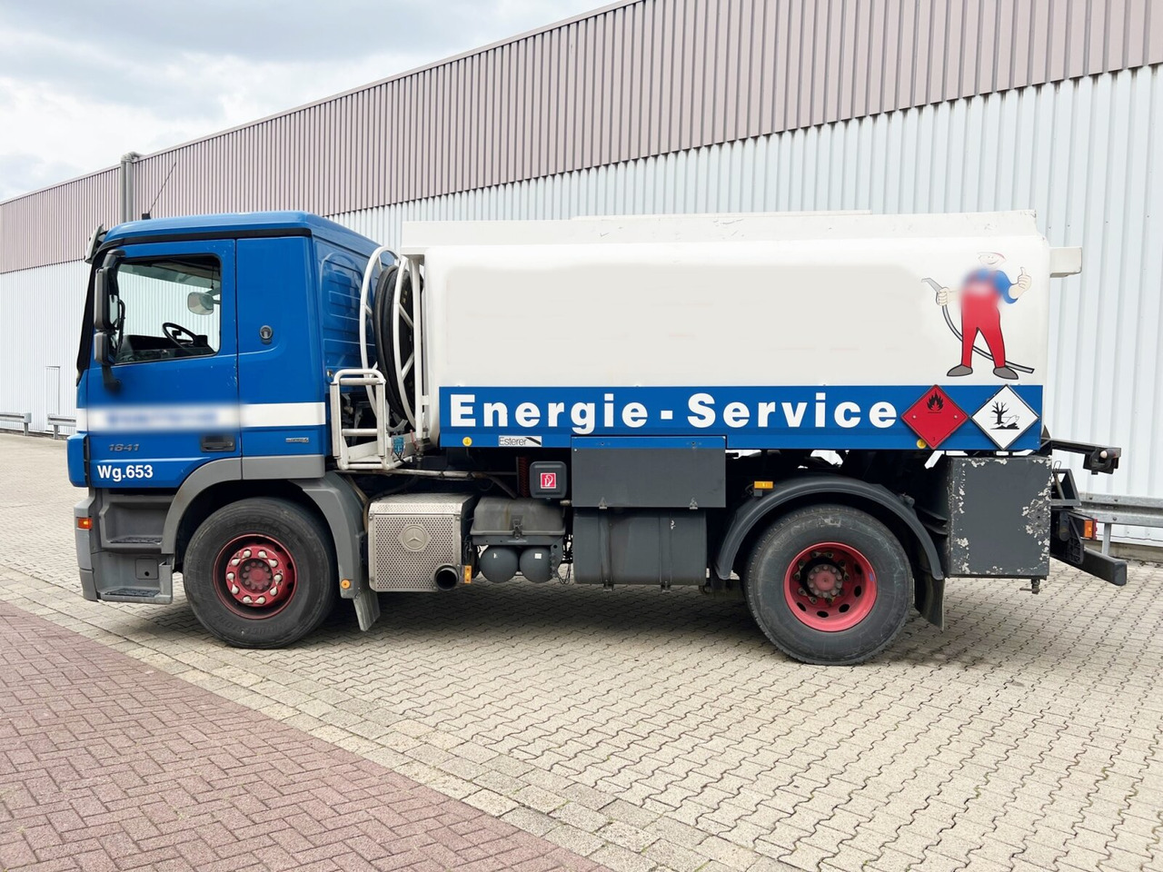 Mercedes-Benz Actros 1841 L 4x2 Actros 1841 L 4x2, Esterer-Tankaufbau, 3 Kammern, 14.000l, ADR - شاحنة صهريج: صور 4 Mercedes-Benz Actros 1841 L 4x2 Actros 1841 L 4x2, Esterer-Tankaufbau, 3 Kammern, 14.000l, ADR - شاحنة صهريج: صور 4