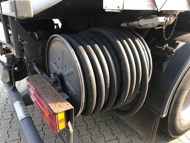 Mercedes-Benz Actros 1841 L 4x2 Actros 1841 L 4x2, Esterer Tankaufbau ca. 13.500l, 2 Kammern - شاحنة صهريج: صور 4 Mercedes-Benz Actros 1841 L 4x2 Actros 1841 L 4x2, Esterer Tankaufbau ca. 13.500l, 2 Kammern - شاحنة صهريج: صور 4
