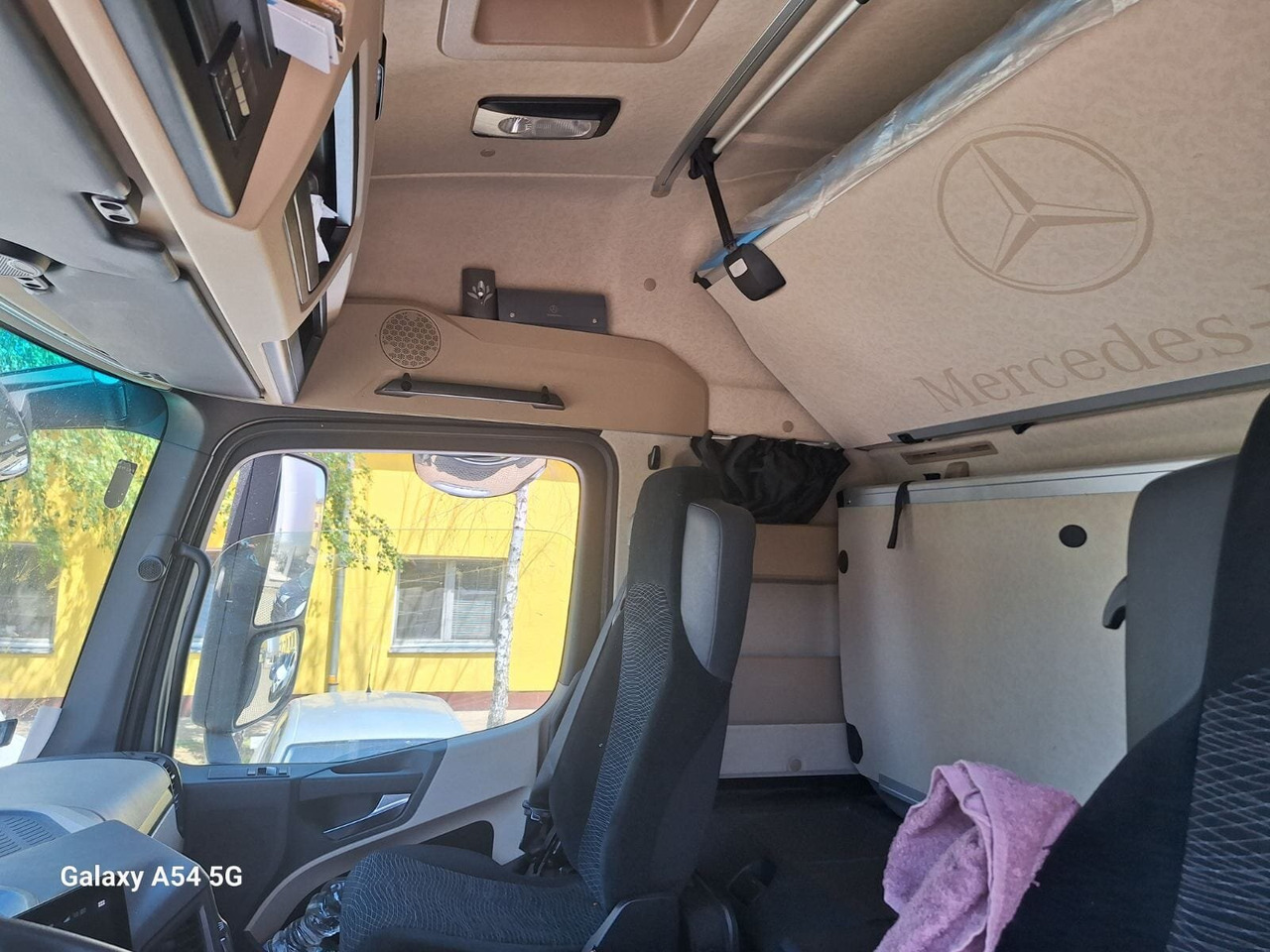 Mercedes-Benz Actros 1846 LS 4x2 Actros 1846 LS 4x2, MultimediaCockpit, StreamSpace, ADR, 2x Vorhanden! - شاحنة جرار: صور 5 Mercedes-Benz Actros 1846 LS 4x2 Actros 1846 LS 4x2, MultimediaCockpit, StreamSpace, ADR, 2x Vorhanden! - شاحنة جرار: صور 5