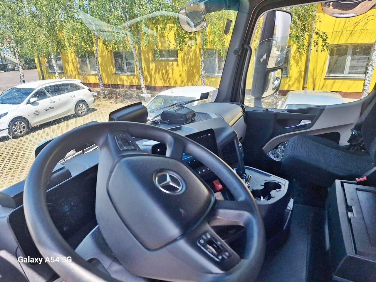 Mercedes-Benz Actros 1846 LS 4x2 Actros 1846 LS 4x2, MultimediaCockpit, StreamSpace, ADR, 3x Vorhanden! - شاحنة جرار: صور 4 Mercedes-Benz Actros 1846 LS 4x2 Actros 1846 LS 4x2, MultimediaCockpit, StreamSpace, ADR, 3x Vorhanden! - شاحنة جرار: صور 4