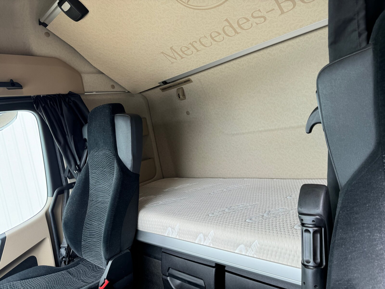 Mercedes-Benz Actros 1848 LS 4x2 Actros 1848 LS 4x2, Vollumer ,Retarder - شاحنة جرار: صور 4 Mercedes-Benz Actros 1848 LS 4x2 Actros 1848 LS 4x2, Vollumer ,Retarder - شاحنة جرار: صور 4