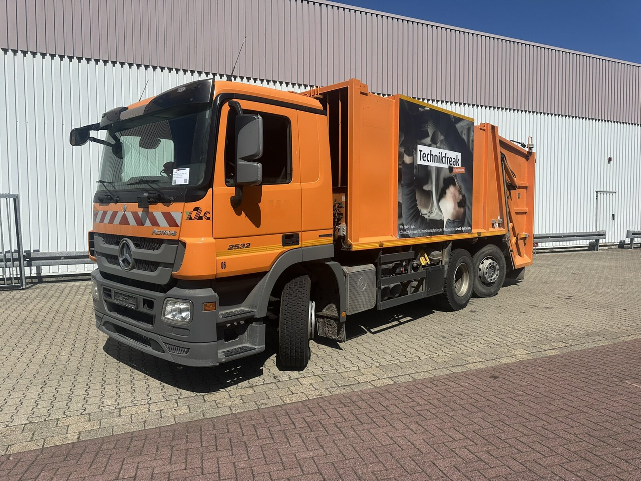 Mercedes-Benz Actros 2532 L 6x2 Actros 2532/41 L 6x2, EEV, Lenkachse, Haller X2C M21, Zöller-Schüttung - شاحنة القمامة: صور 1 Mercedes-Benz Actros 2532 L 6x2 Actros 2532/41 L 6x2, EEV, Lenkachse, Haller X2C M21, Zöller-Schüttung - شاحنة القمامة: صور 1