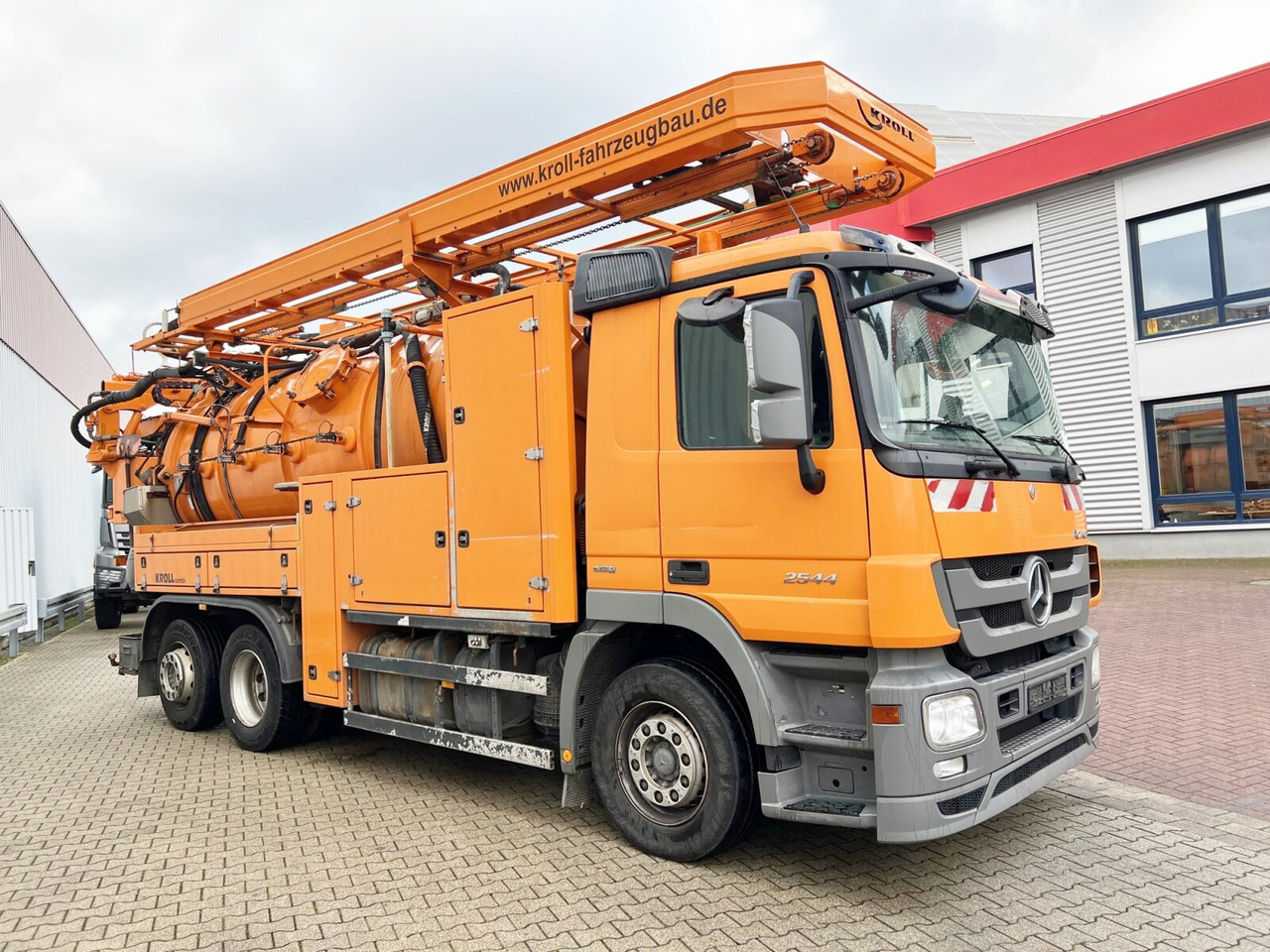 فراغ شاحنة Mercedes-Benz Actros 2544 L 6x2 Actros 2544 L 6x2, Lenkachse, Kroll Saug-/Spülwagen ca. 12m³, Funk: صور 9 فراغ شاحنة Mercedes-Benz Actros 2544 L 6x2 Actros 2544 L 6x2, Lenkachse, Kroll Saug-/Spülwagen ca. 12m³, Funk: صور 9