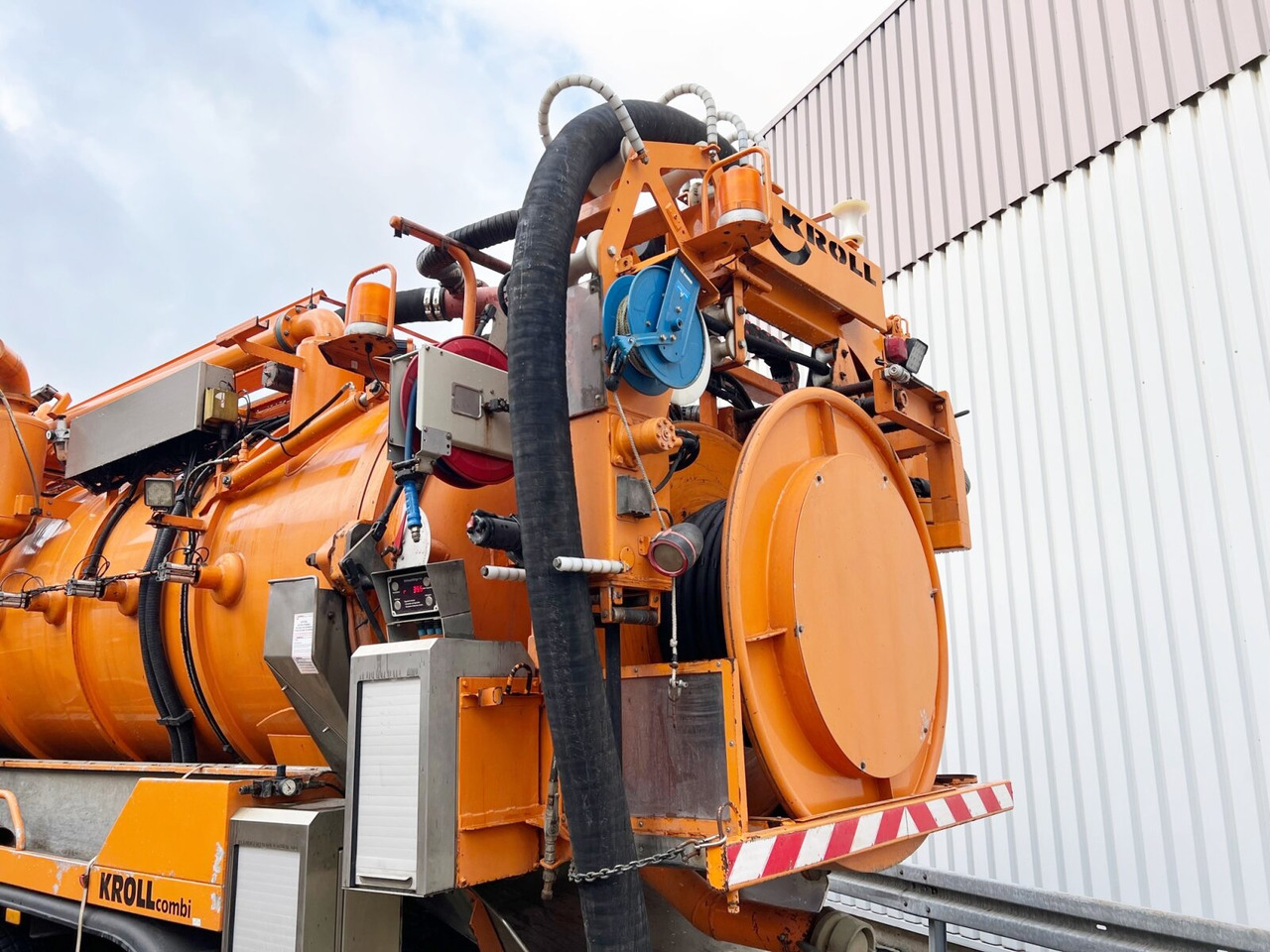 فراغ شاحنة Mercedes-Benz Actros 2544 L 6x2 Actros 2544 L 6x2, Lenkachse, Kroll Saug-/Spülwagen ca. 12m³, Funk: صور 14 فراغ شاحنة Mercedes-Benz Actros 2544 L 6x2 Actros 2544 L 6x2, Lenkachse, Kroll Saug-/Spülwagen ca. 12m³, Funk: صور 14