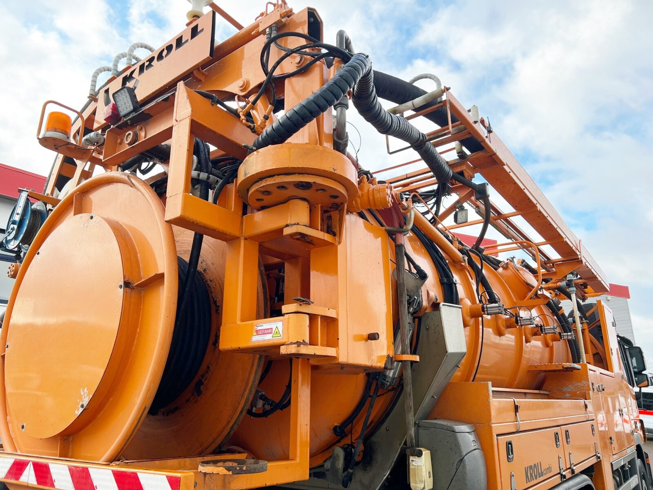 فراغ شاحنة Mercedes-Benz Actros 2544 L 6x2 Actros 2544 L 6x2, Lenkachse, Kroll Saug-/Spülwagen ca. 12m³, Funk: صور 11 فراغ شاحنة Mercedes-Benz Actros 2544 L 6x2 Actros 2544 L 6x2, Lenkachse, Kroll Saug-/Spülwagen ca. 12m³, Funk: صور 11