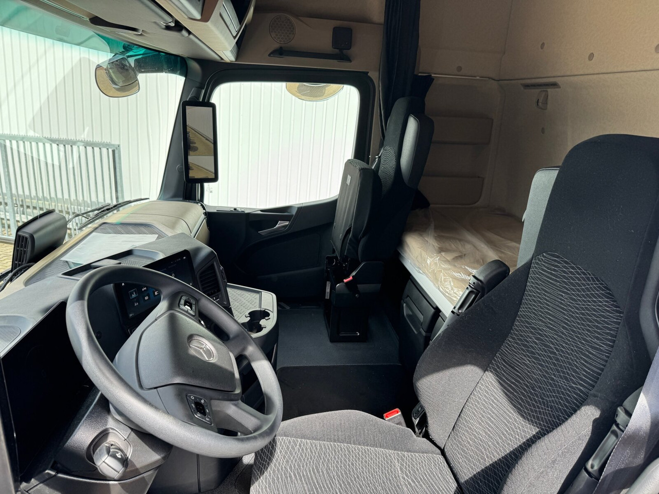 Mercedes-Benz Actros 2548 L 6x2 Actros 2548 L 6x2, Retarder, Lenk-/Liftachse, Navi, MirrorCam, MultimediaCockpit - شاحنة ذات الخطاف: صور 4 Mercedes-Benz Actros 2548 L 6x2 Actros 2548 L 6x2, Retarder, Lenk-/Liftachse, Navi, MirrorCam, MultimediaCockpit - شاحنة ذات الخطاف: صور 4