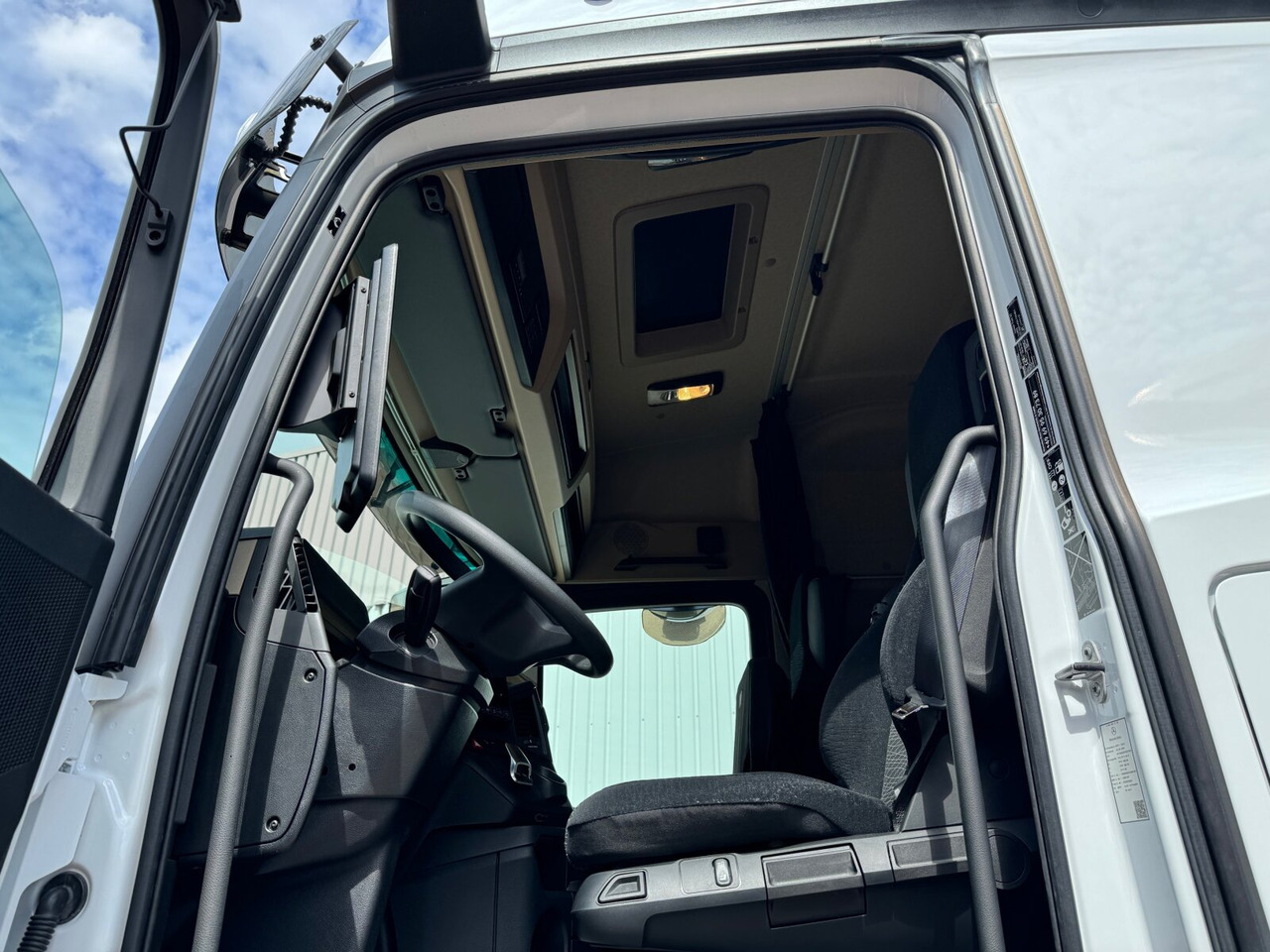 Mercedes-Benz Actros 2548 L 6x2 Actros 2548 L 6x2, Retarder, Lenk-/Liftachse, Navi, MirrorCam, MultimediaCockpit - شاحنة ذات الخطاف: صور 3 Mercedes-Benz Actros 2548 L 6x2 Actros 2548 L 6x2, Retarder, Lenk-/Liftachse, Navi, MirrorCam, MultimediaCockpit - شاحنة ذات الخطاف: صور 3