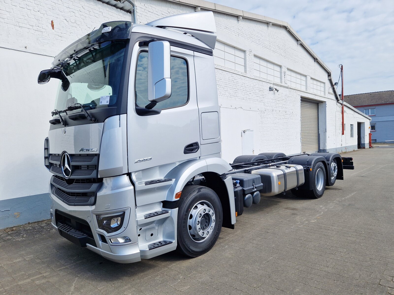 الشاسيه شاحنة جديد Mercedes-Benz Actros 2553 LL 6x2 Actros 2553 LL 6x2, Retarder, Liftachse, MultimediaCockpit, LED, Navi: صور 6 الشاسيه شاحنة جديد Mercedes-Benz Actros 2553 LL 6x2 Actros 2553 LL 6x2, Retarder, Liftachse, MultimediaCockpit, LED, Navi: صور 6