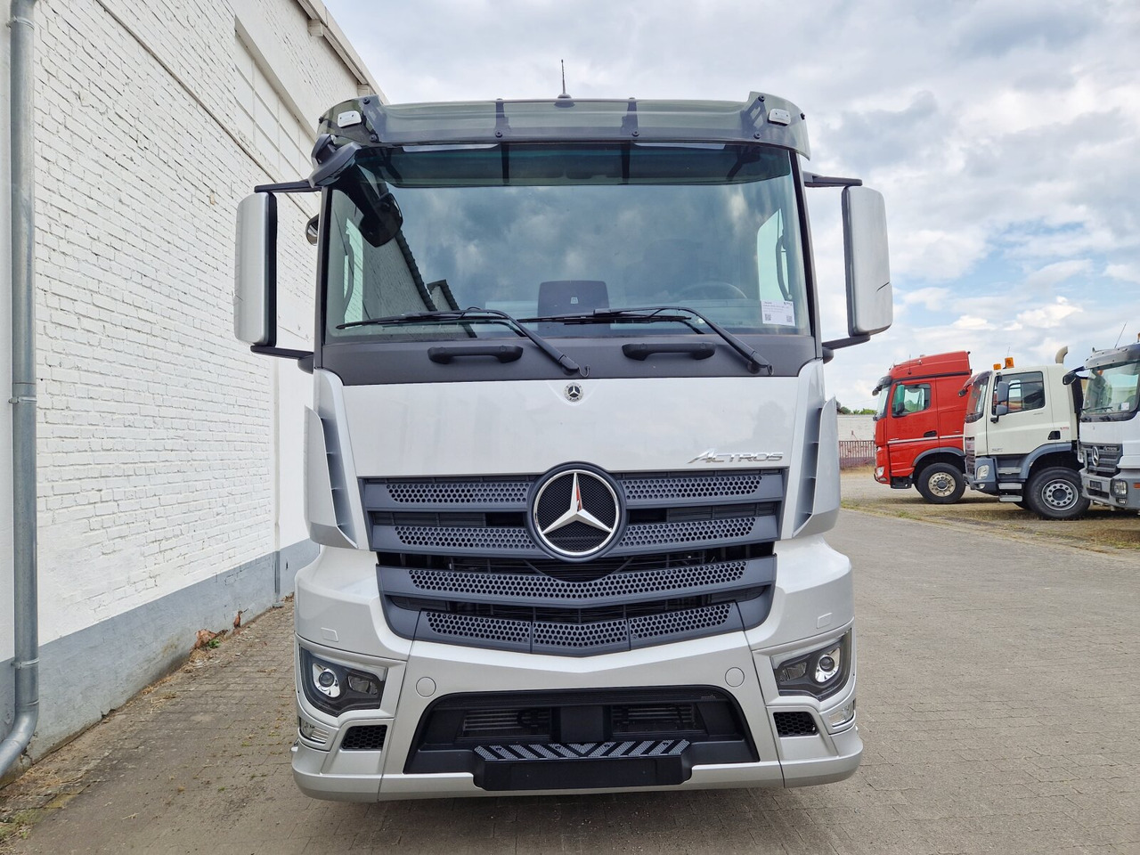 الشاسيه شاحنة جديد Mercedes-Benz Actros 2553 LL 6x2 Actros 2553 LL 6x2, Retarder, Liftachse, MultimediaCockpit, LED, Navi: صور 8 الشاسيه شاحنة جديد Mercedes-Benz Actros 2553 LL 6x2 Actros 2553 LL 6x2, Retarder, Liftachse, MultimediaCockpit, LED, Navi: صور 8