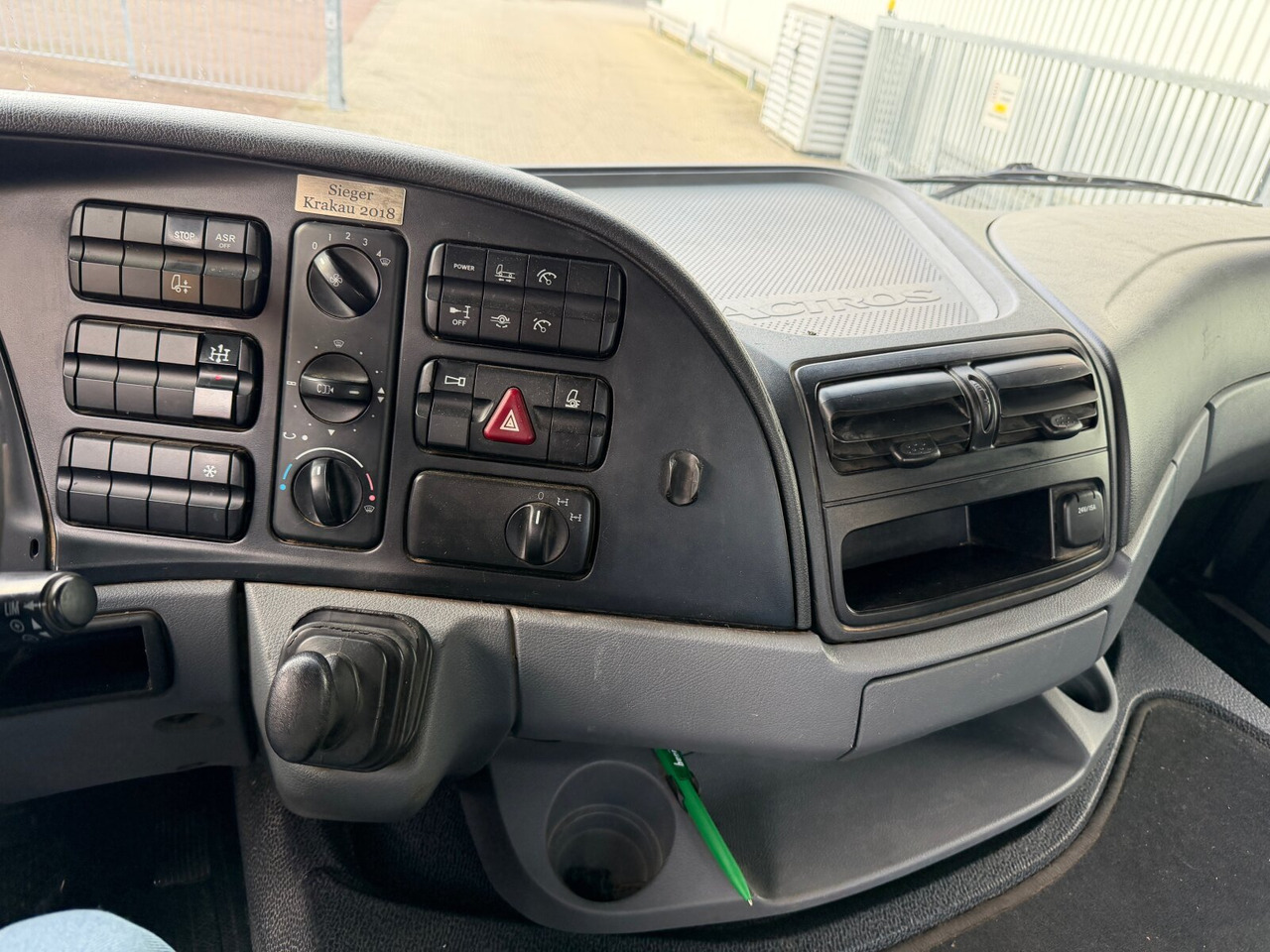 Mercedes-Benz Actros 2644 L 6x4 Actros 2644 L 6x4 - شاحنة ذات الخطاف: صور 4 Mercedes-Benz Actros 2644 L 6x4 Actros 2644 L 6x4 - شاحنة ذات الخطاف: صور 4