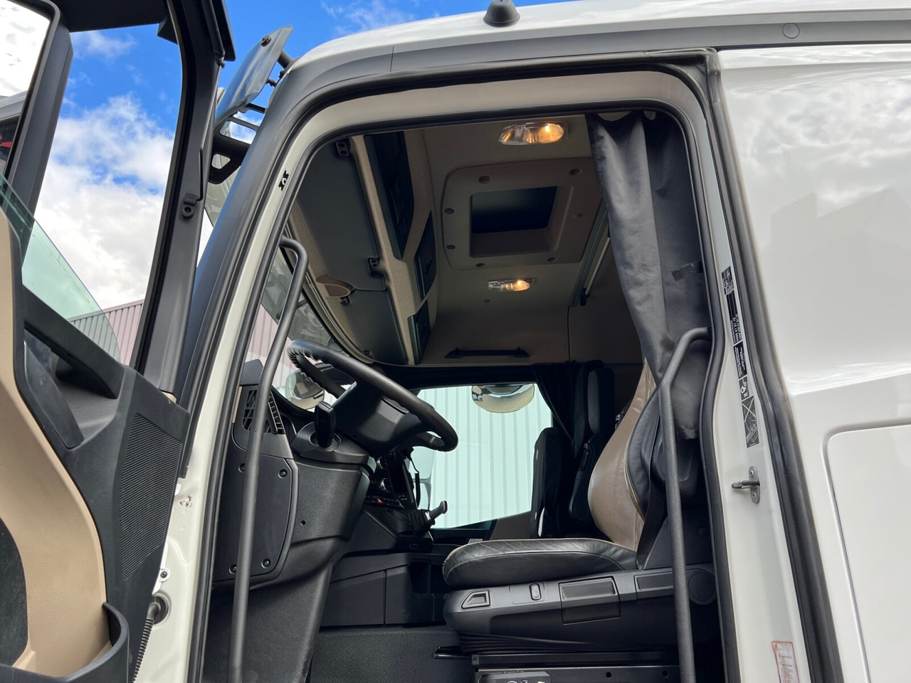 Mercedes-Benz Actros 3551 L 8x2/4 Actros 3551 L 8x2/4, Vorlauflenkachse, Doppelbereifte Nachlaufliftachse - الشاسيه شاحنة: صور 2 Mercedes-Benz Actros 3551 L 8x2/4 Actros 3551 L 8x2/4, Vorlauflenkachse, Doppelbereifte Nachlaufliftachse - الشاسيه شاحنة: صور 2