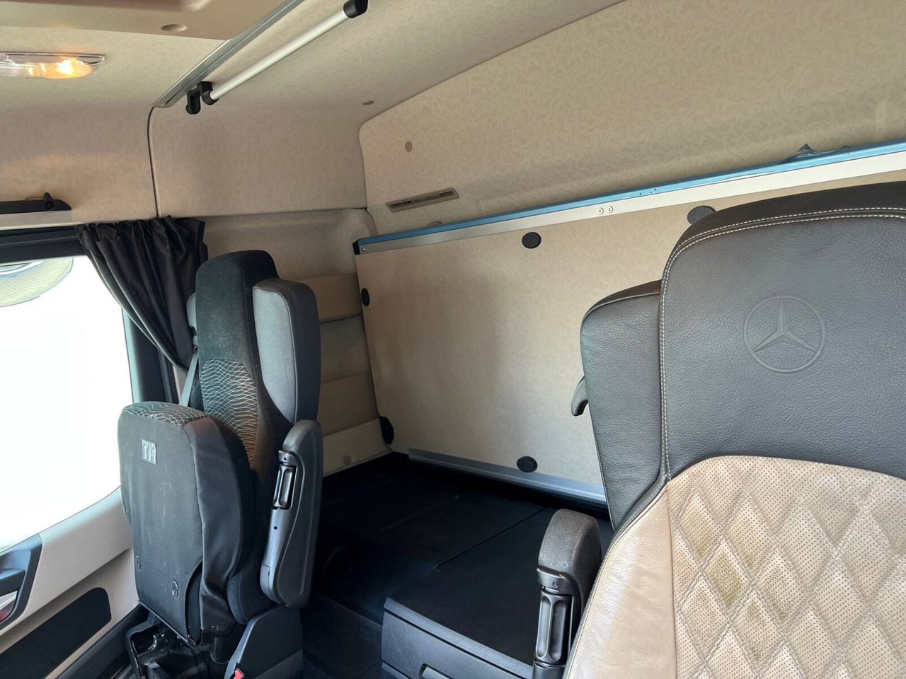 Mercedes-Benz Actros 3551 L 8x2/4 Actros 3551 L 8x2/4, Vorlauflenkachse, Doppelbereifte Nachlaufliftachse - الشاسيه شاحنة: صور 5 Mercedes-Benz Actros 3551 L 8x2/4 Actros 3551 L 8x2/4, Vorlauflenkachse, Doppelbereifte Nachlaufliftachse - الشاسيه شاحنة: صور 5