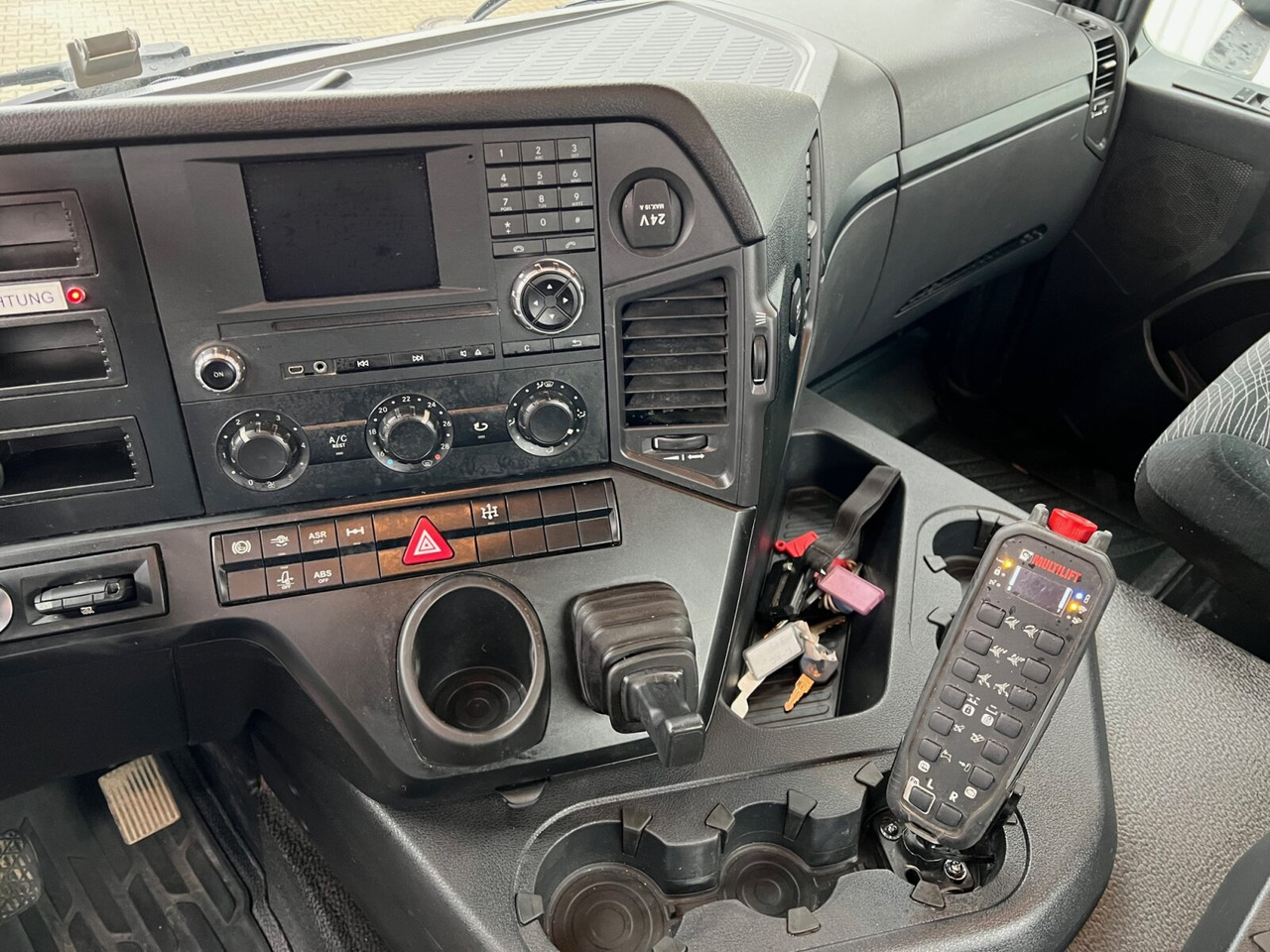 Mercedes-Benz Arocs 1830 K 4x2 Arocs 1830 K 4x2, Funk - شاحنات قابلة للفك شاحنة: صور 5 Mercedes-Benz Arocs 1830 K 4x2 Arocs 1830 K 4x2, Funk - شاحنات قابلة للفك شاحنة: صور 5