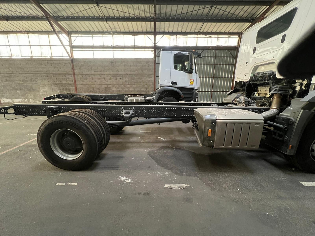 Mercedes-Benz Arocs 1840 K 4x2 Arocs 1840 K 4x2, MultimediaCockpit, 2x Nebenantrieb, NMV & Motorabtrieb - الشاسيه شاحنة: صور 5 Mercedes-Benz Arocs 1840 K 4x2 Arocs 1840 K 4x2, MultimediaCockpit, 2x Nebenantrieb, NMV & Motorabtrieb - الشاسيه شاحنة: صور 5