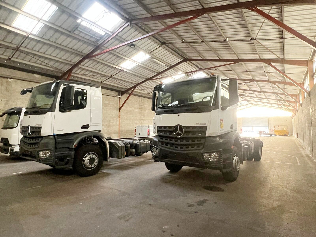 Mercedes-Benz Arocs 1840 K 4x2 Arocs 1840 K 4x2, MultimediaCockpit, 2x Nebenantrieb, NMV & Motorabtrieb - الشاسيه شاحنة: صور 1 Mercedes-Benz Arocs 1840 K 4x2 Arocs 1840 K 4x2, MultimediaCockpit, 2x Nebenantrieb, NMV & Motorabtrieb - الشاسيه شاحنة: صور 1