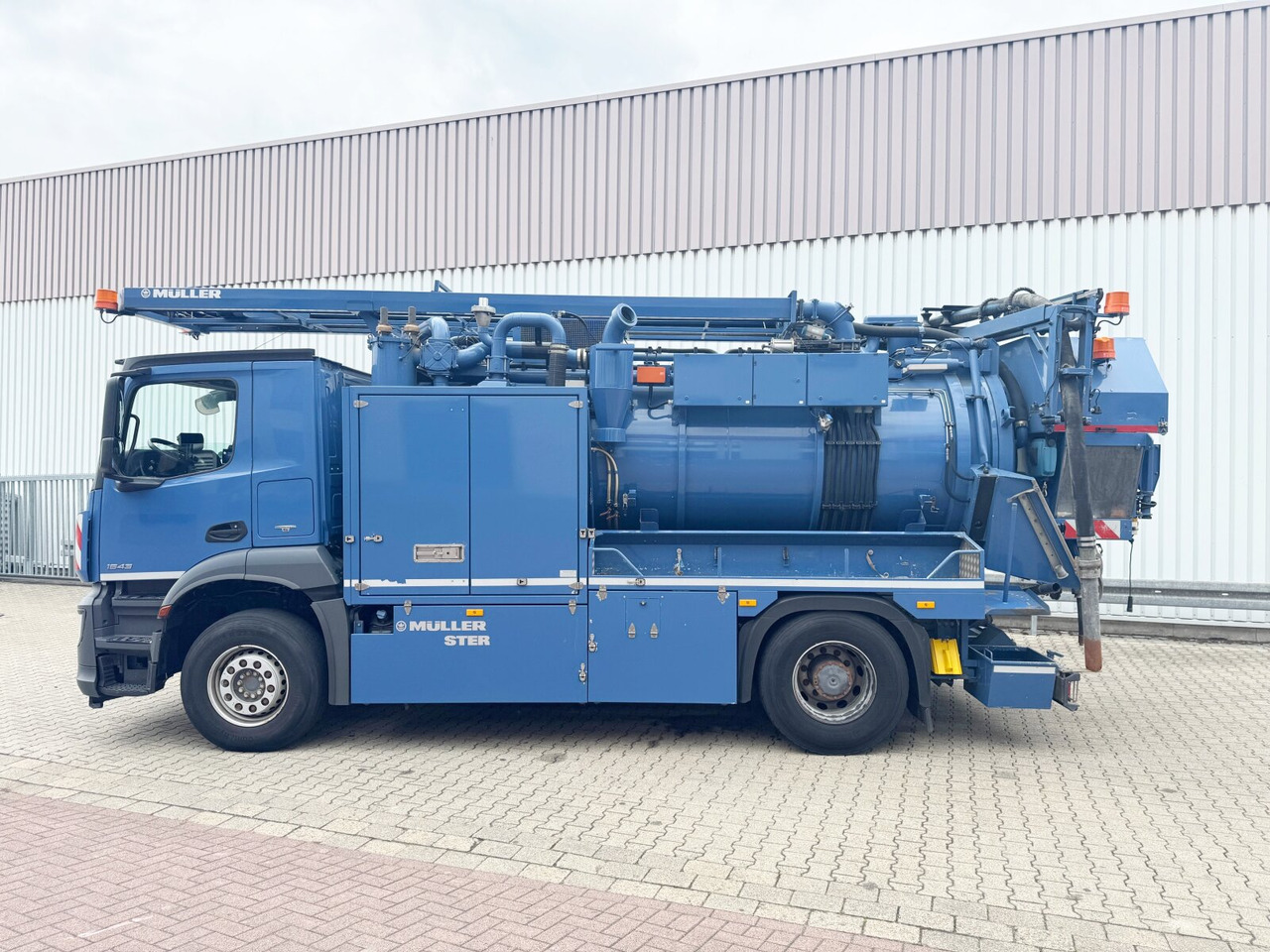 Mercedes-Benz Arocs 1843 L 4x2 Arocs 1843 L 4x2, Müller Canalmaster ca. 8m³, Standheizung, Funk - شاحنة: صور 5 Mercedes-Benz Arocs 1843 L 4x2 Arocs 1843 L 4x2, Müller Canalmaster ca. 8m³, Standheizung, Funk - شاحنة: صور 5