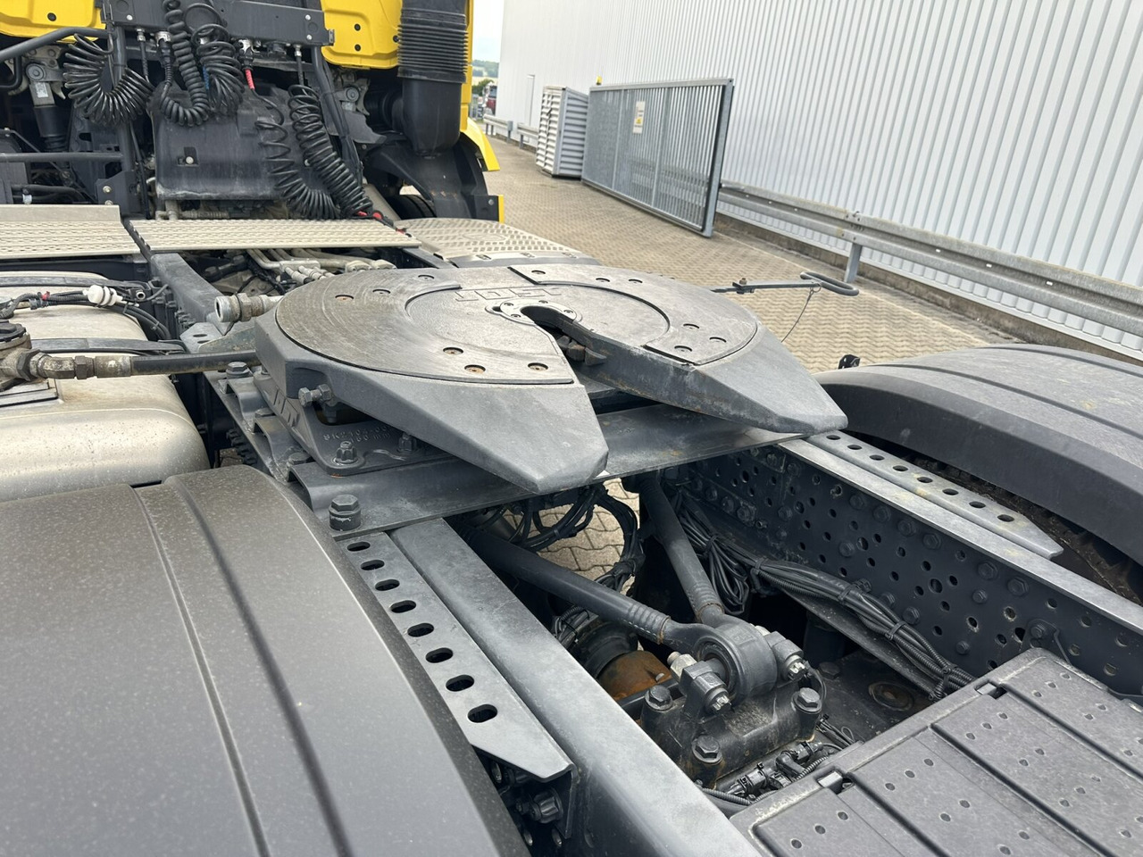 Mercedes-Benz Arocs 1851 LS 4x4 HAD Arocs 1851 LS 4x4 HAD, Hydraulik, Navi, MultimediaCockpit - شاحنة جرار: صور 2 Mercedes-Benz Arocs 1851 LS 4x4 HAD Arocs 1851 LS 4x4 HAD, Hydraulik, Navi, MultimediaCockpit - شاحنة جرار: صور 2
