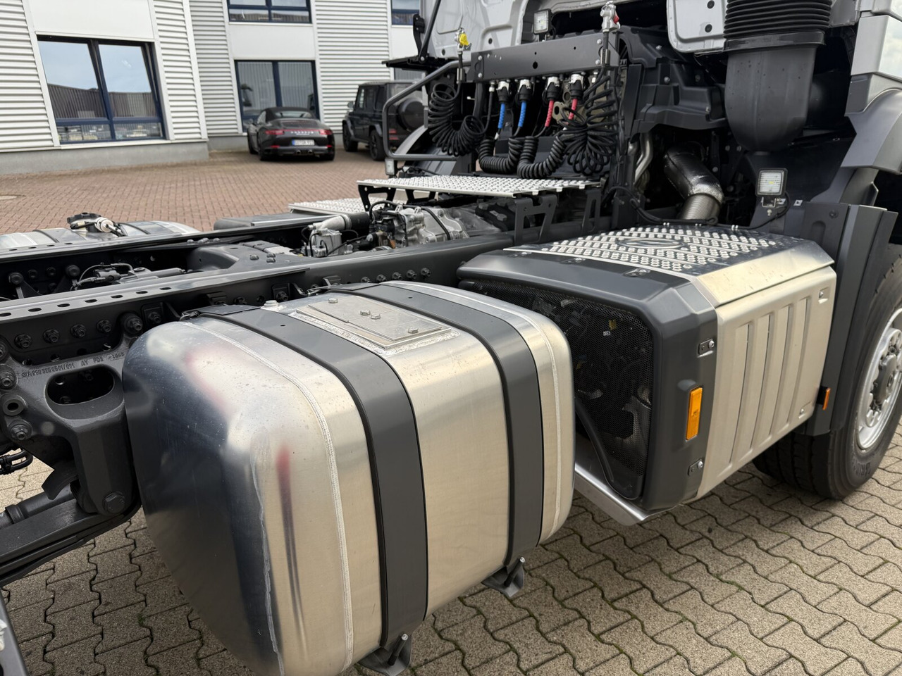 Mercedes-Benz Arocs 1853 AS 4x4 Arocs 1853 AS 4x4, Retarder, MultimediaCockpit, Navi - شاحنة جرار: صور 3 Mercedes-Benz Arocs 1853 AS 4x4 Arocs 1853 AS 4x4, Retarder, MultimediaCockpit, Navi - شاحنة جرار: صور 3