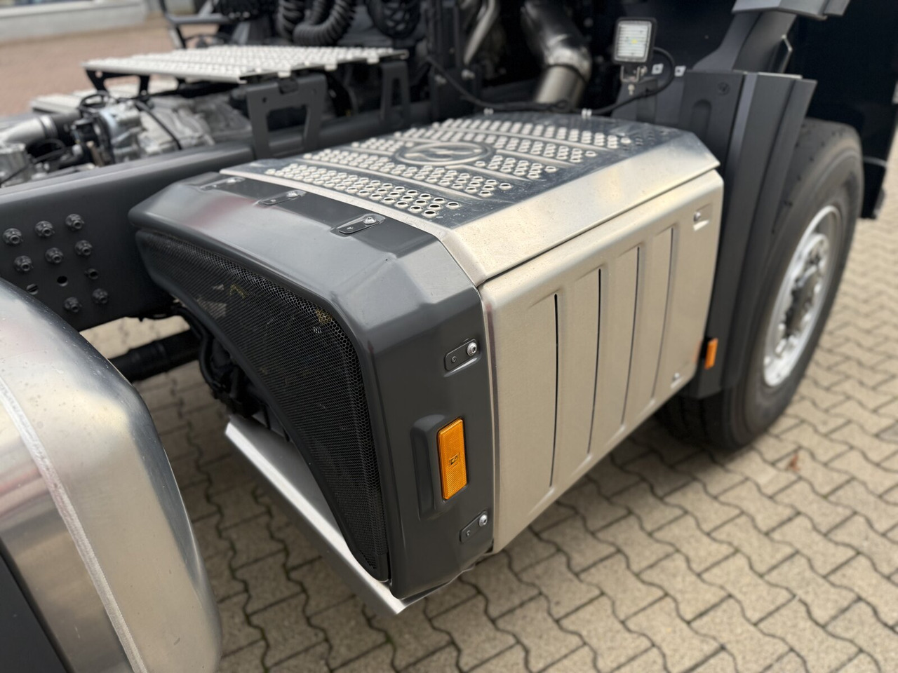 Mercedes-Benz Arocs 1853 AS 4x4 Arocs 1853 AS 4x4, Retarder, MultimediaCockpit, Navi - شاحنة جرار: صور 3 Mercedes-Benz Arocs 1853 AS 4x4 Arocs 1853 AS 4x4, Retarder, MultimediaCockpit, Navi - شاحنة جرار: صور 3