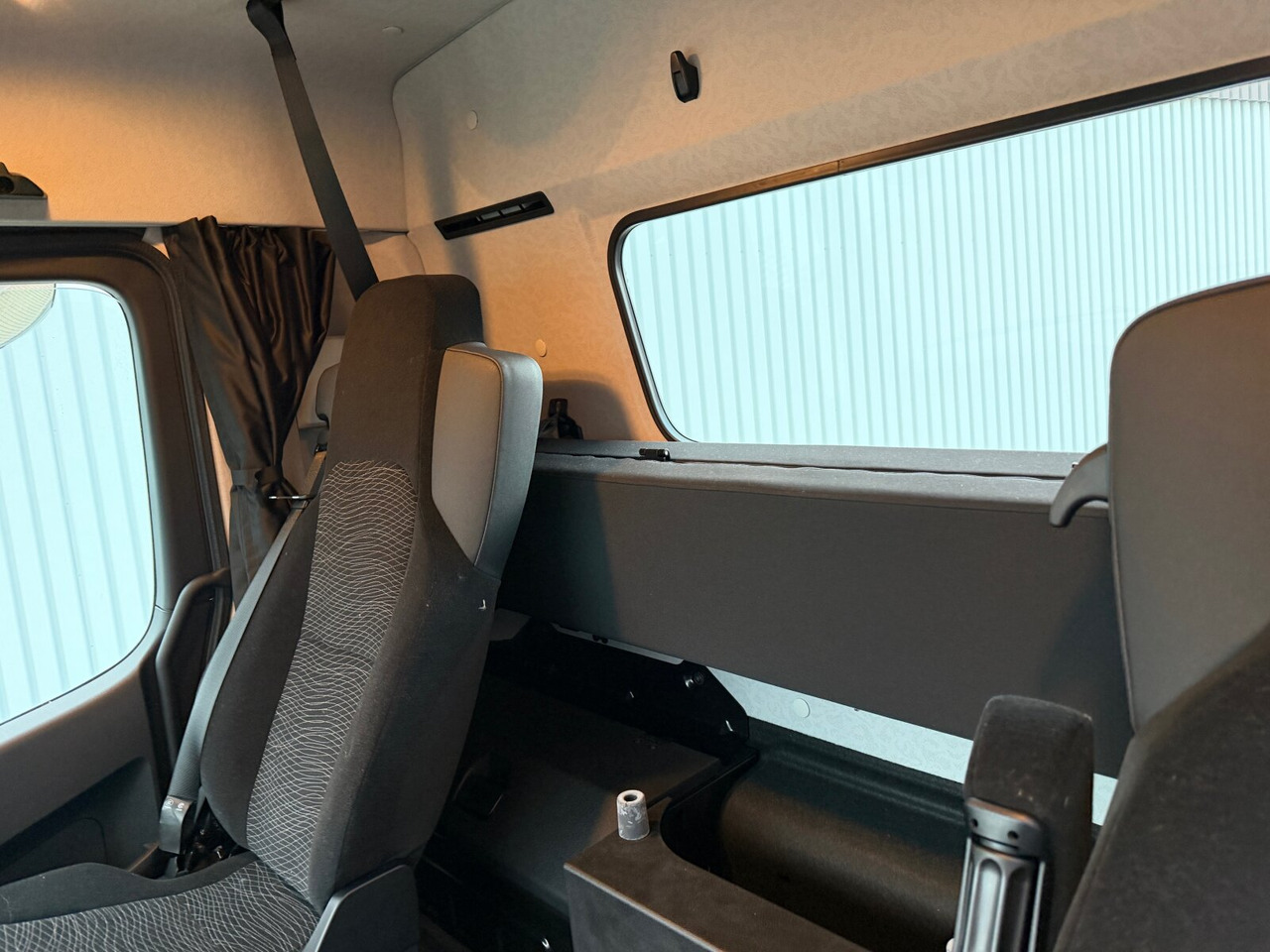 Mercedes-Benz Arocs 2542 L 6x2/4 Arocs 2542 L 6x2/4, Vorlauflenk-/liftachse, Navi, MultimediaCockpit - الشاسيه شاحنة: صور 5 Mercedes-Benz Arocs 2542 L 6x2/4 Arocs 2542 L 6x2/4, Vorlauflenk-/liftachse, Navi, MultimediaCockpit - الشاسيه شاحنة: صور 5