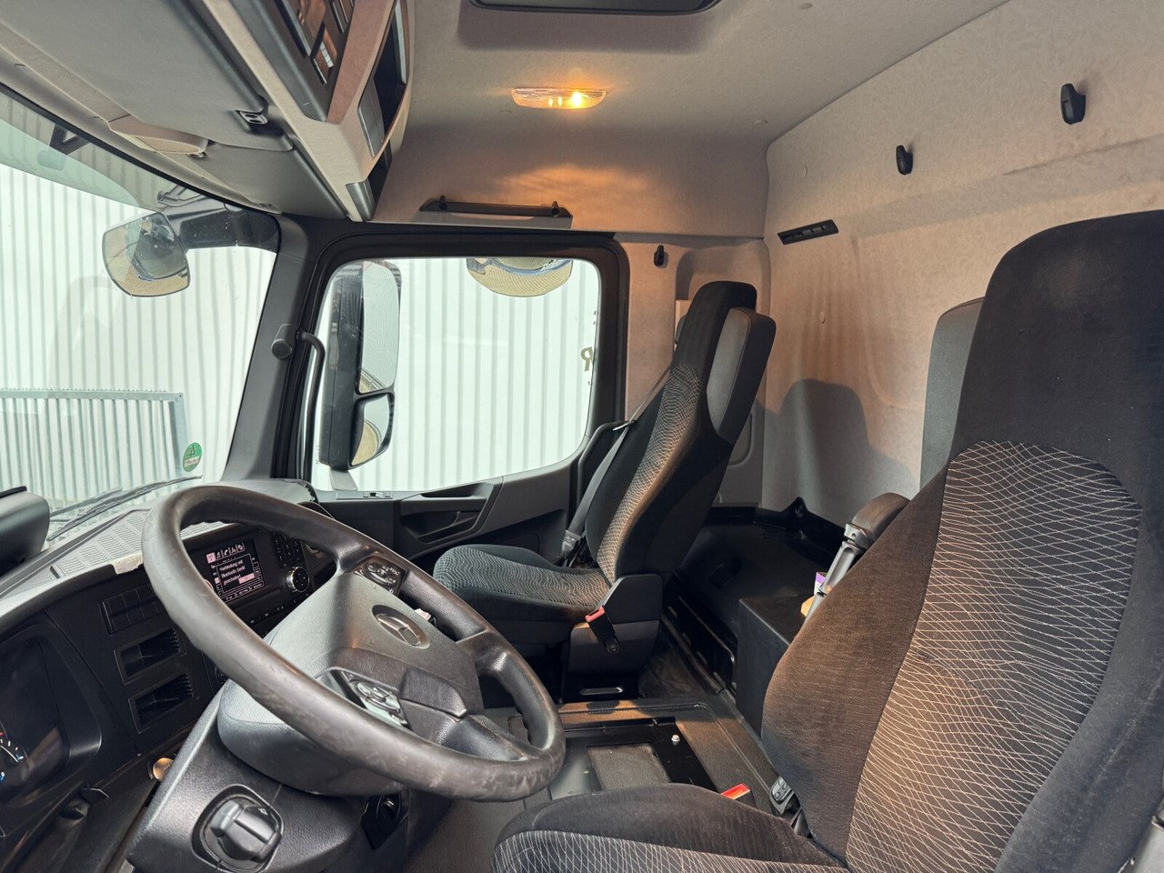 Mercedes-Benz Arocs 2642 6x4 Arocs 2642 6x4 mit Heckkran Atlas AK 186.3 V-2 - شاحنة كرين, شاحنات مسطحة: صور 4 Mercedes-Benz Arocs 2642 6x4 Arocs 2642 6x4 mit Heckkran Atlas AK 186.3 V-2 - شاحنة كرين, شاحنات مسطحة: صور 4