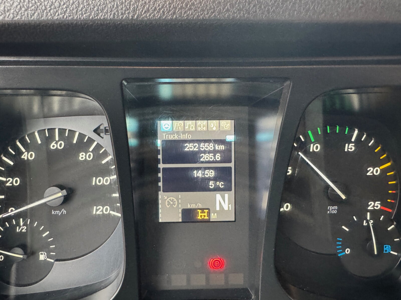 Mercedes-Benz Arocs 2642 6x4 Arocs 2642 6x4 mit Heckkran Atlas AK 186.3 V-2 - شاحنة كرين, شاحنات مسطحة: صور 5 Mercedes-Benz Arocs 2642 6x4 Arocs 2642 6x4 mit Heckkran Atlas AK 186.3 V-2 - شاحنة كرين, شاحنات مسطحة: صور 5