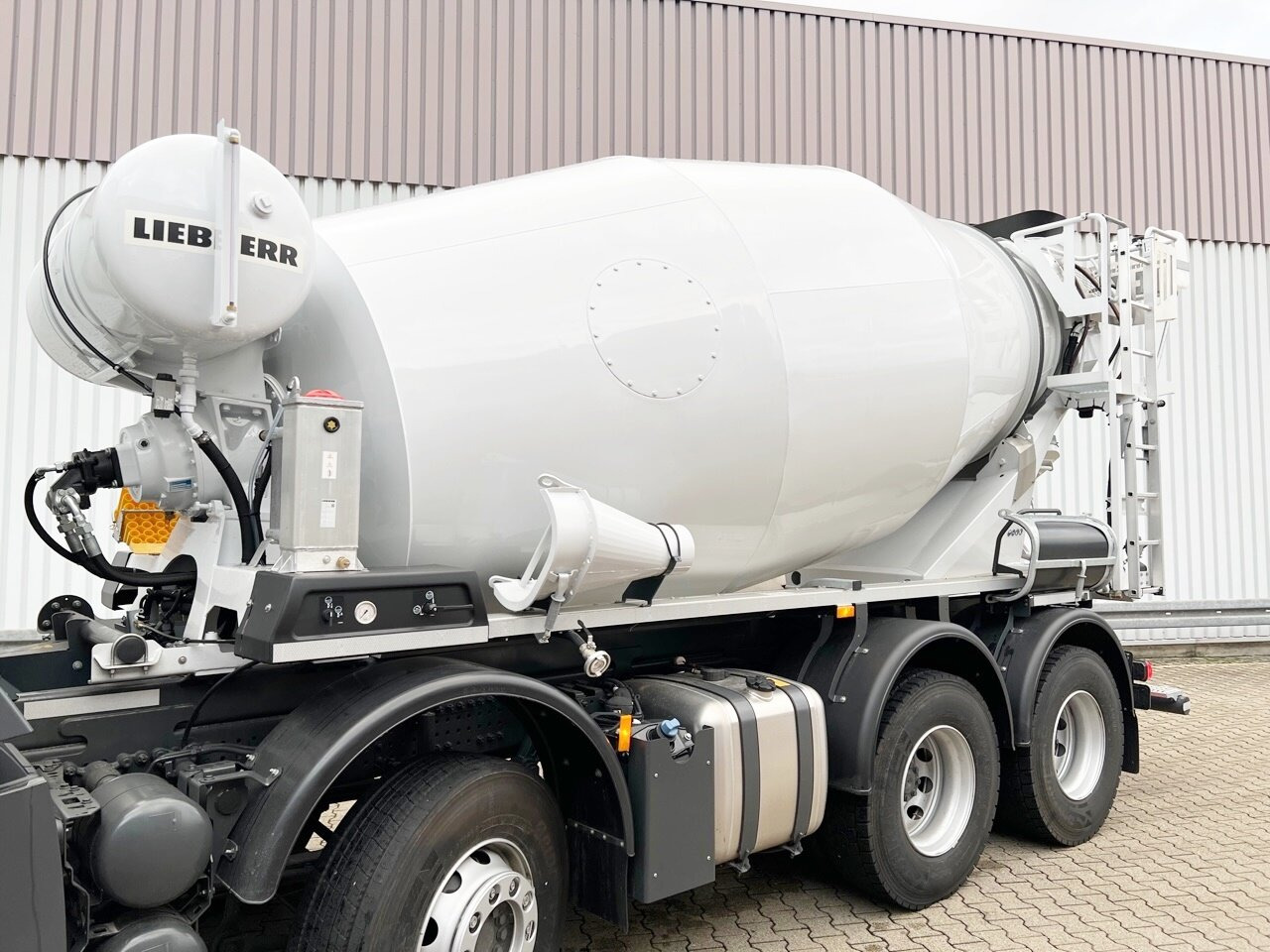 Mercedes-Benz Arocs 3240 B 8x4/4 Arocs 3240 B 8x4/4, Liebherr HTM 905 Mischer ca. 9m³, Multimedia Cockpit, Navi - شاحنة خلاطة خرسانة: صور 3 Mercedes-Benz Arocs 3240 B 8x4/4 Arocs 3240 B 8x4/4, Liebherr HTM 905 Mischer ca. 9m³, Multimedia Cockpit, Navi - شاحنة خلاطة خرسانة: صور 3