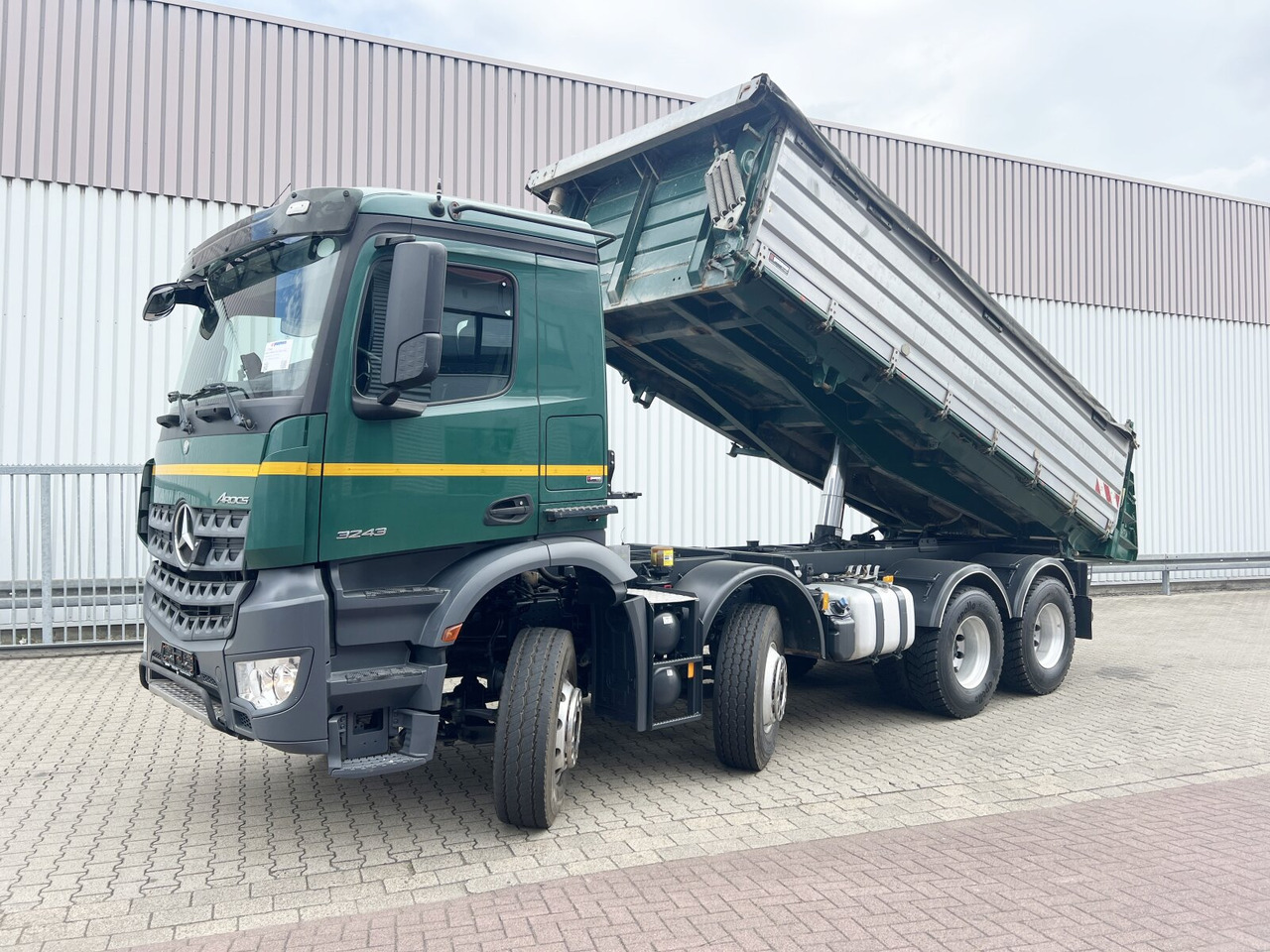 Mercedes-Benz Arocs 3243 K 8x4 Arocs 3243 K 8x4, Ressenig Thermo Alukipper 3-S - قلابات: صور 1 Mercedes-Benz Arocs 3243 K 8x4 Arocs 3243 K 8x4, Ressenig Thermo Alukipper 3-S - قلابات: صور 1