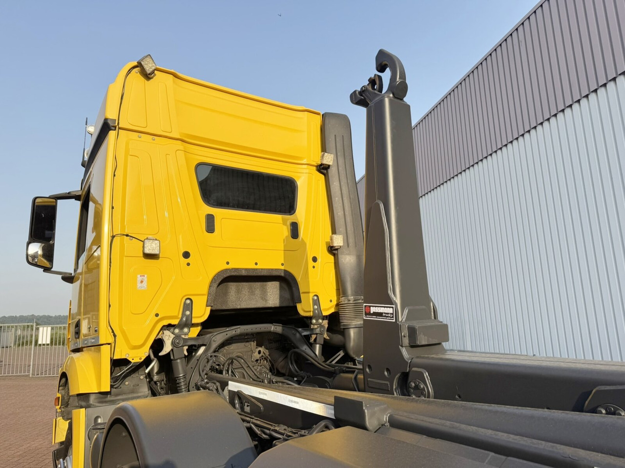 Mercedes-Benz Arocs 3245 LK 8x4/4 Arocs 3245 LK 8x4/4, Navi, Motorabtrieb, Meiller RK 30.67, Funk - شاحنة ذات الخطاف: صور 2 Mercedes-Benz Arocs 3245 LK 8x4/4 Arocs 3245 LK 8x4/4, Navi, Motorabtrieb, Meiller RK 30.67, Funk - شاحنة ذات الخطاف: صور 2