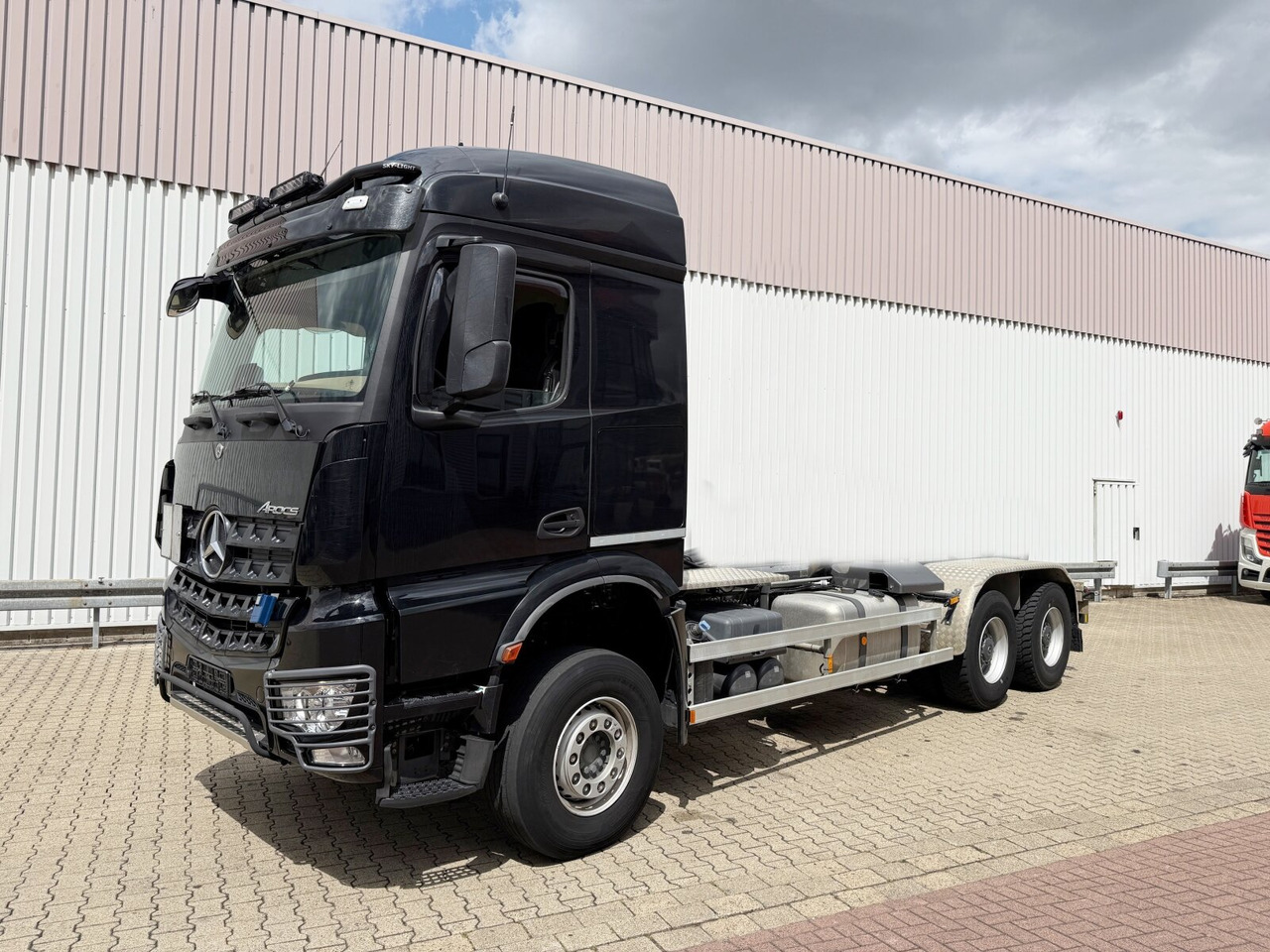 Mercedes-Benz Arocs 3351 6x4 Arocs 3351 6x4, Grounder, Retarder, Multimedia Cockpit, StreamSpace - الشاسيه شاحنة: صور 1 Mercedes-Benz Arocs 3351 6x4 Arocs 3351 6x4, Grounder, Retarder, Multimedia Cockpit, StreamSpace - الشاسيه شاحنة: صور 1