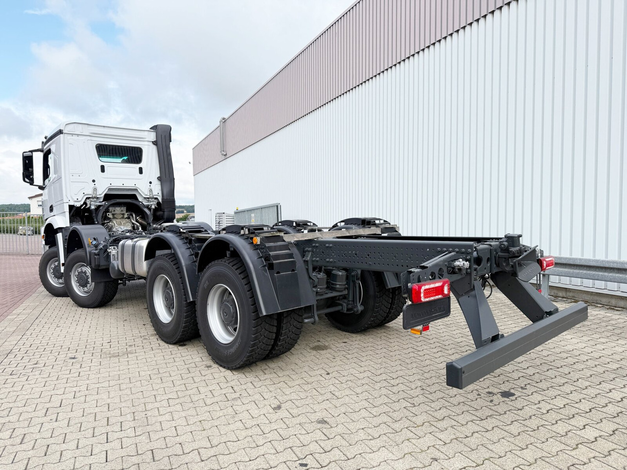 شاحنة ذات الخطاف جديد Mercedes-Benz Arocs 4151 AK 8x8/4 Arocs 4151 AK 8x8/4, Hiab Abrollanlage Ultima 26S59, Retarder, Navi, MultimediaCockpit,: صور 12