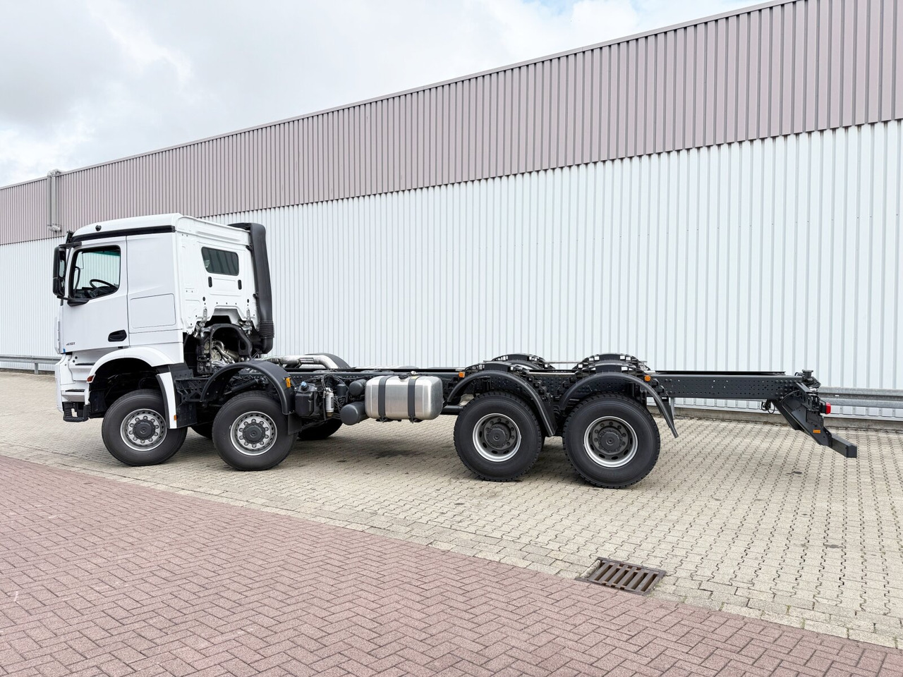 شاحنة ذات الخطاف جديد Mercedes-Benz Arocs 4151 AK 8x8/4 Arocs 4151 AK 8x8/4, Hiab Abrollanlage Ultima 26S59, Retarder, Navi, MultimediaCockpit,: صور 13